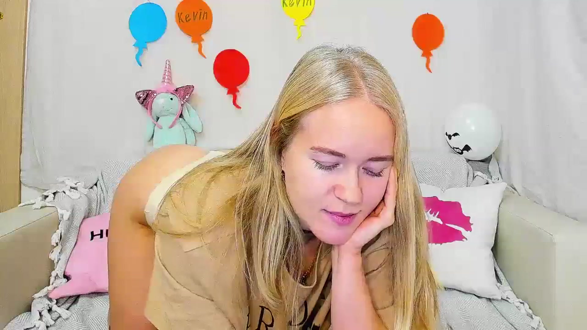 Gallery image thumbnail from Angel_Kristy's myfreecams stream on, 11/03/2023, 06:52 image 14 of 20
