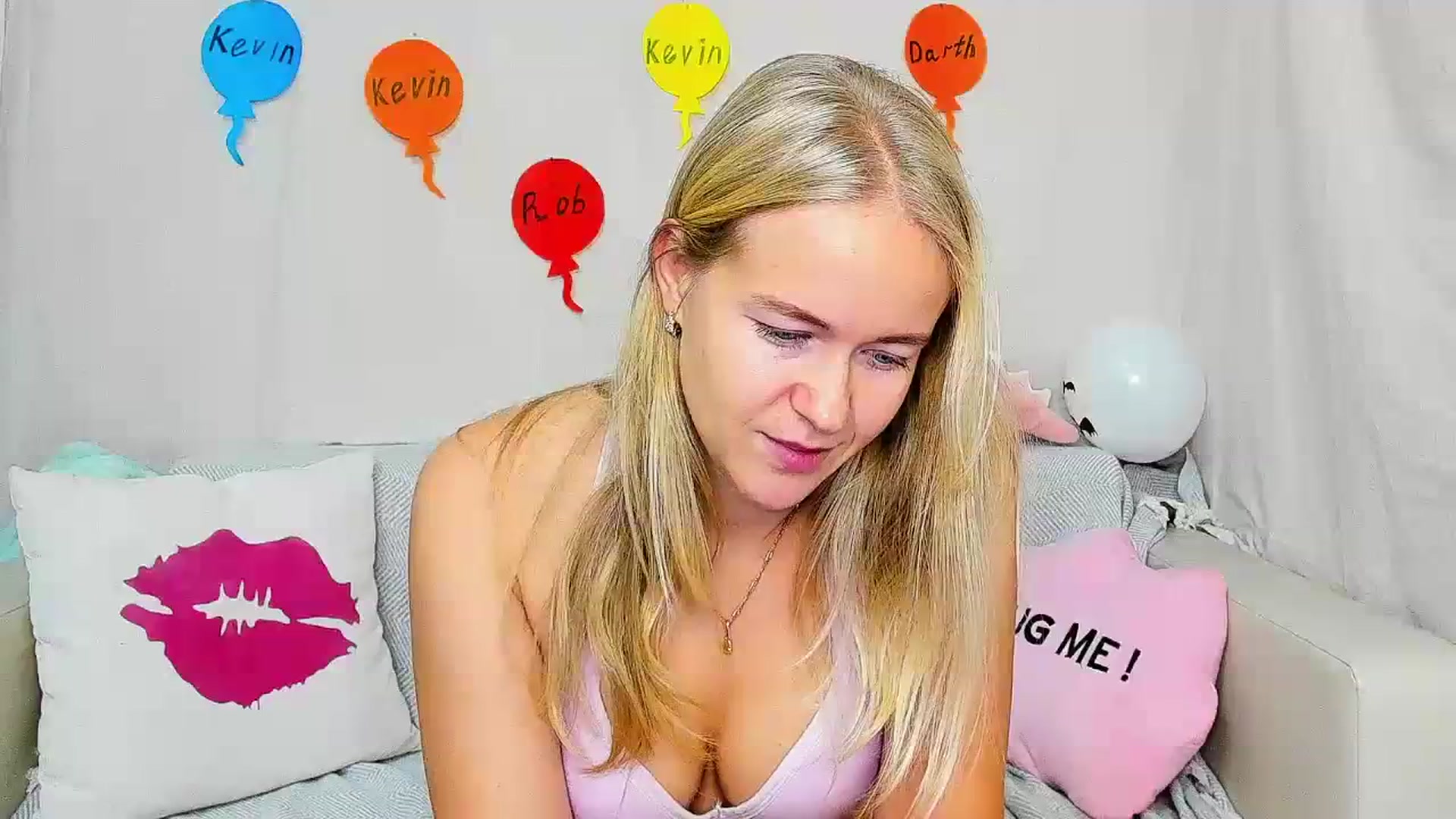 Gallery image thumbnail from Angel_Kristy's myfreecams stream on, 11/09/2023, 06:38 image 1 of 20