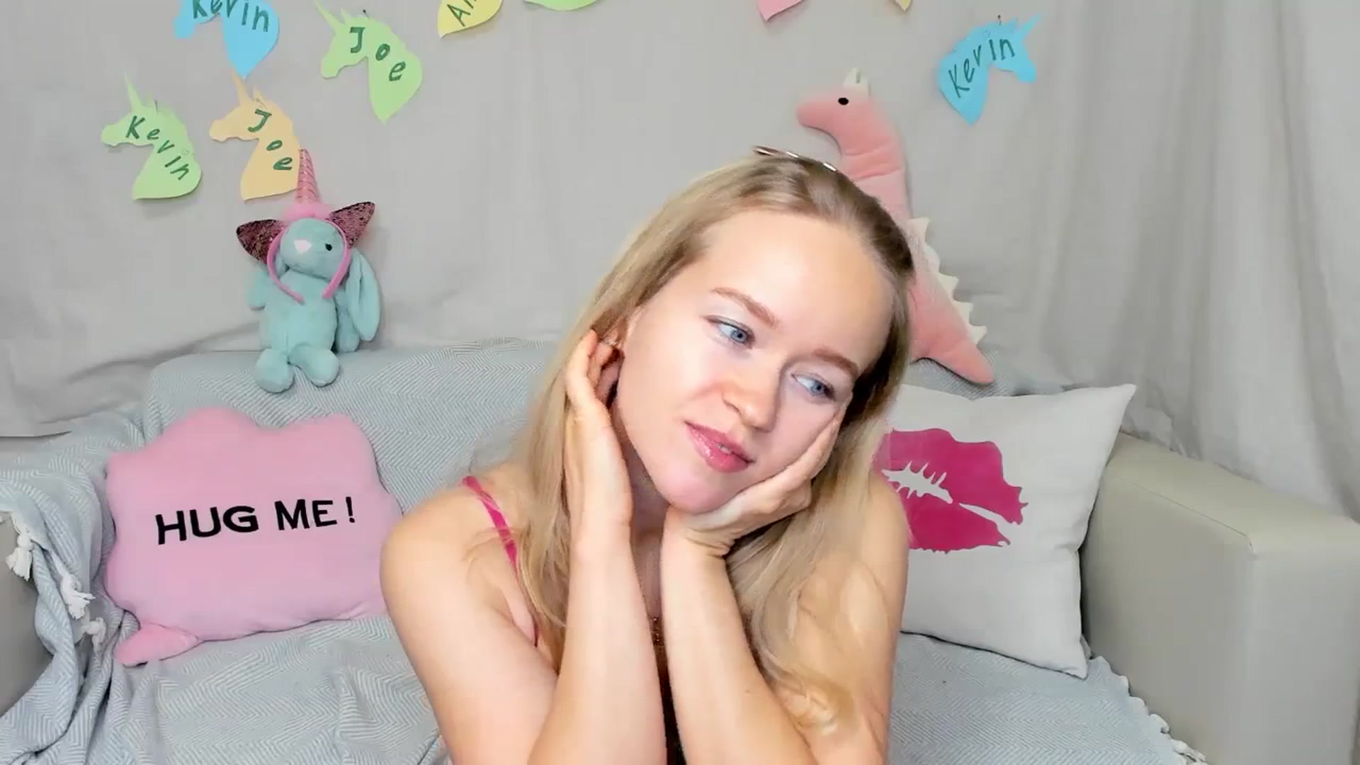 Gallery image thumbnail from Angel_Kristy's myfreecams stream on, 01/18/2024, 02:46 image 16 of 20