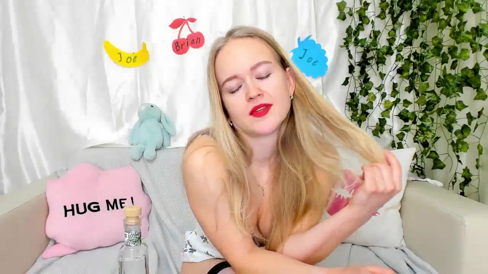 Gallery image thumbnail from Angel_Kristy's myfreecams stream on, 03/09/2024, 03:32 image 18 of 20