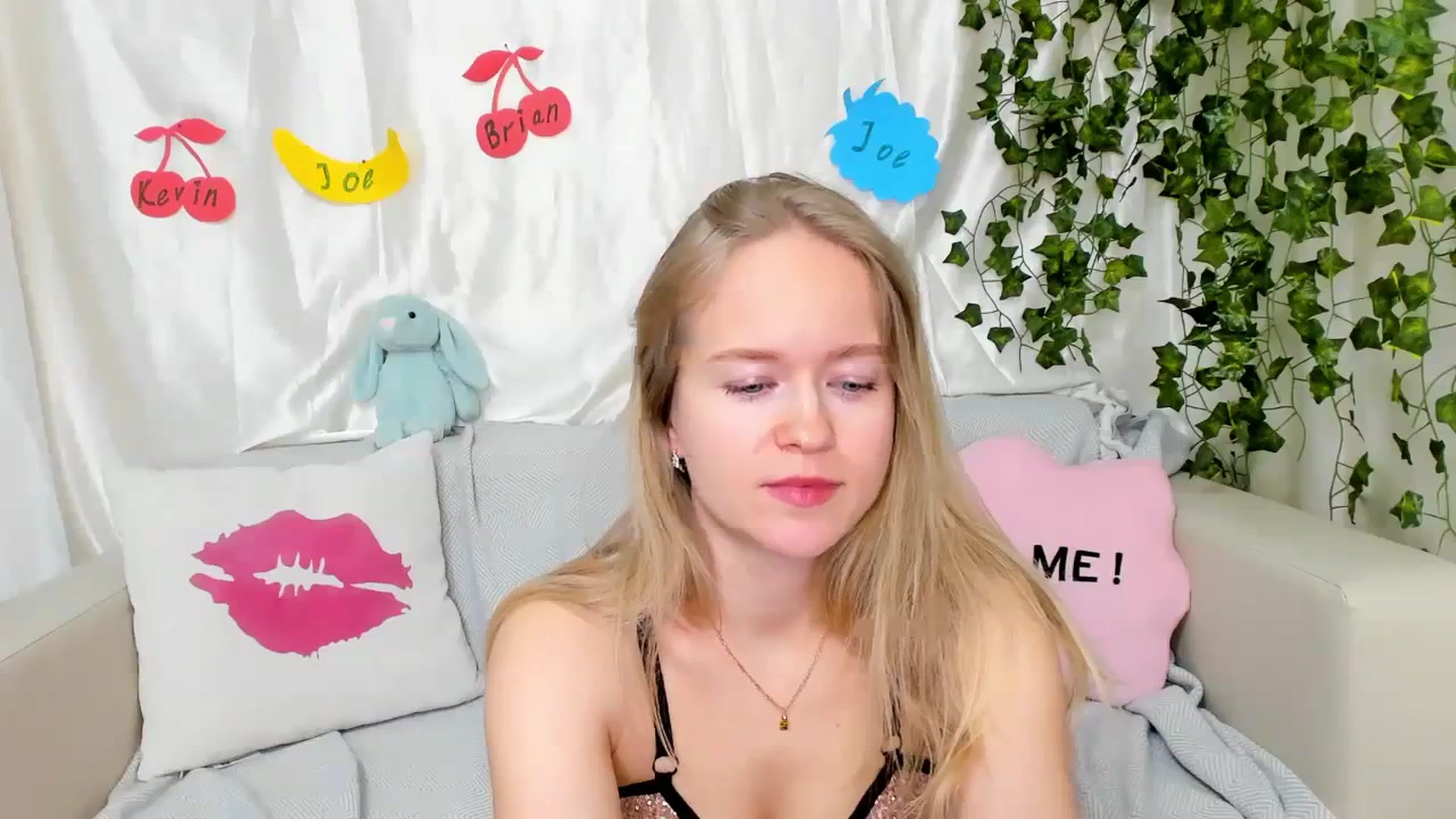 Gallery image thumbnail from Angel_Kristy's myfreecams stream on, 03/13/2024, 04:03 image 12 of 20