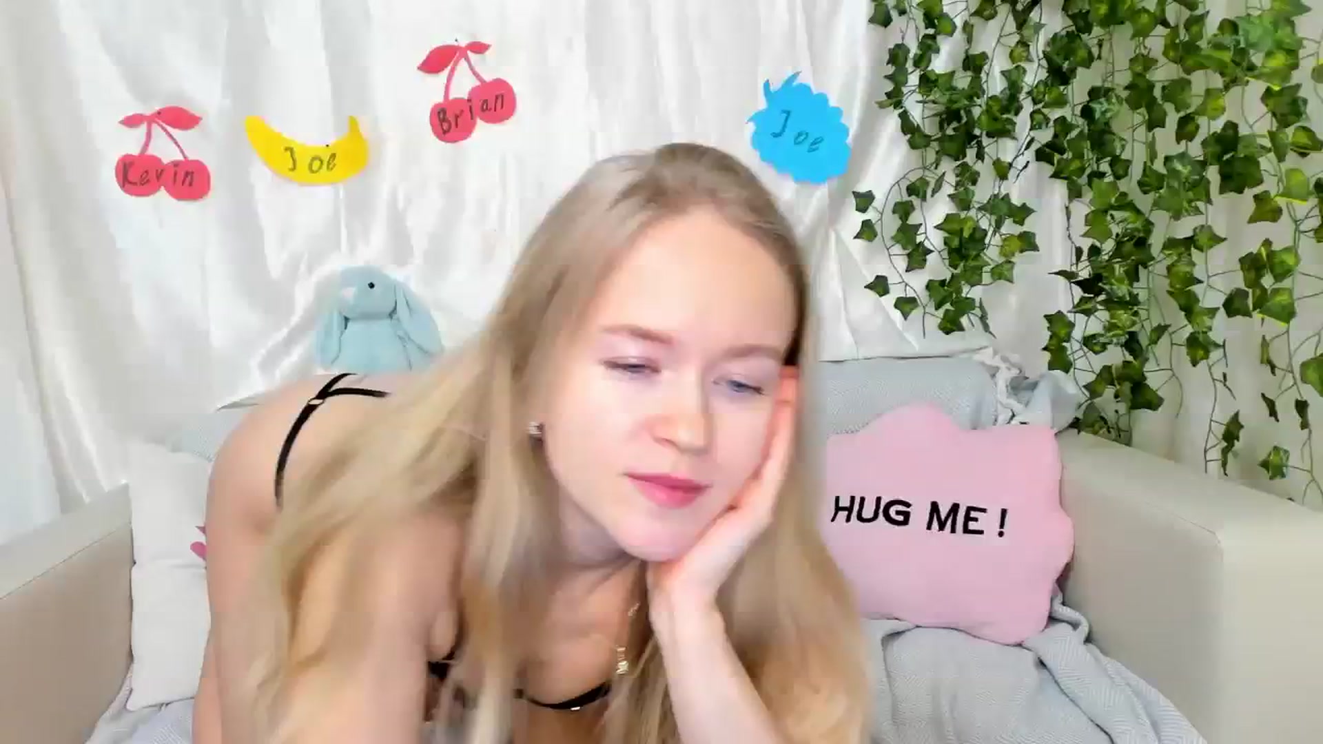 Gallery image thumbnail from Angel_Kristy's myfreecams stream on, 03/13/2024, 04:03 image 17 of 20