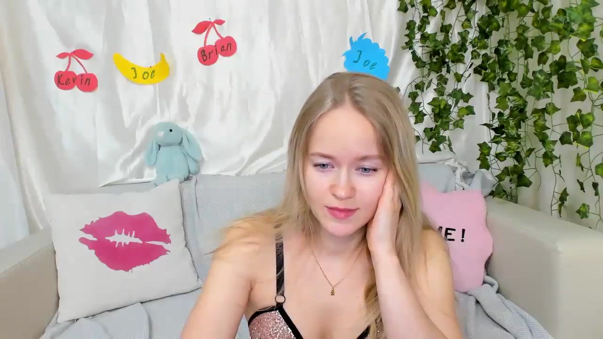 Gallery image thumbnail from Angel_Kristy's myfreecams stream on, 03/13/2024, 04:03 image 13 of 20