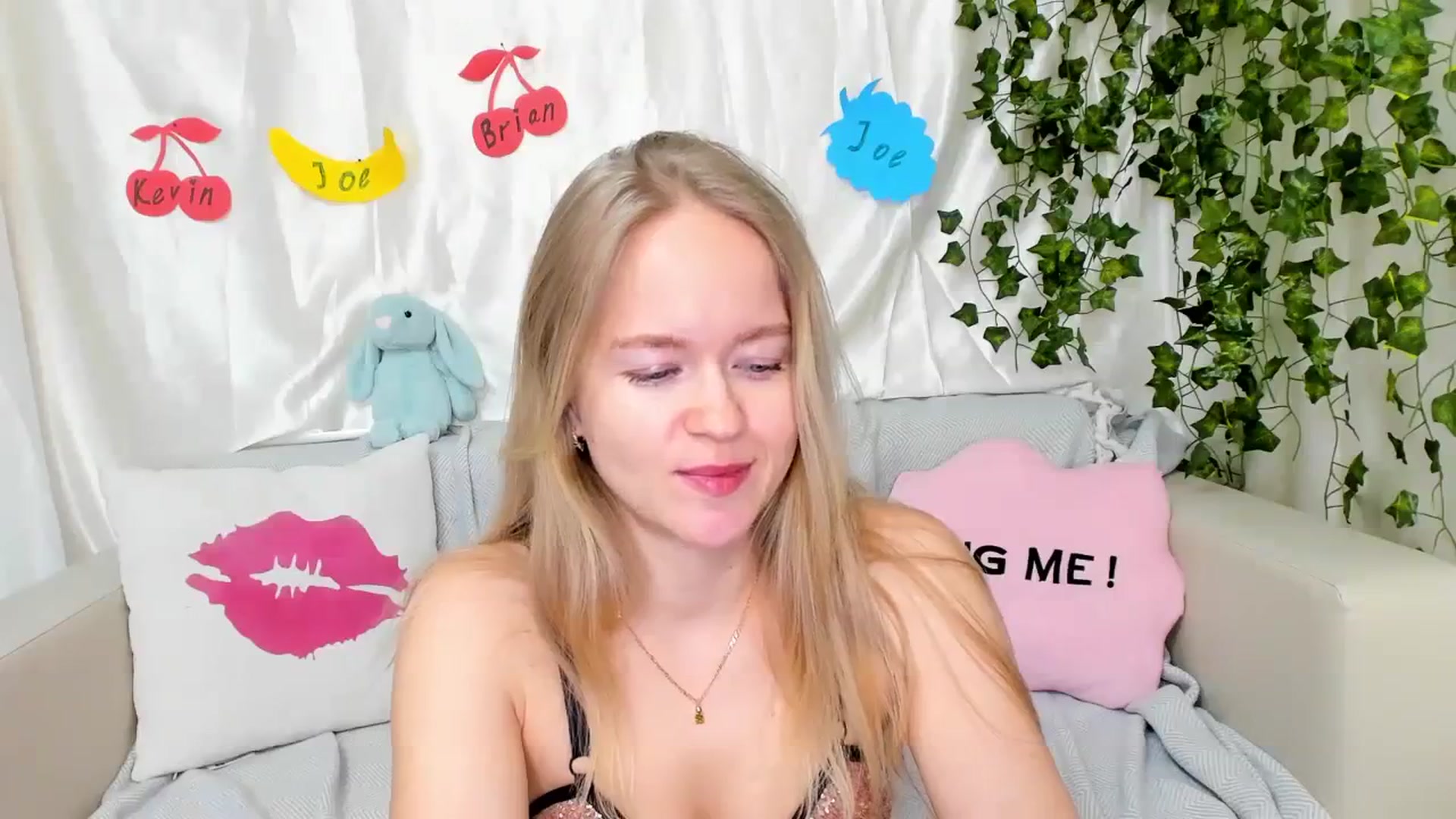 Gallery image thumbnail from Angel_Kristy's myfreecams stream on, 03/13/2024, 04:03 image 14 of 20