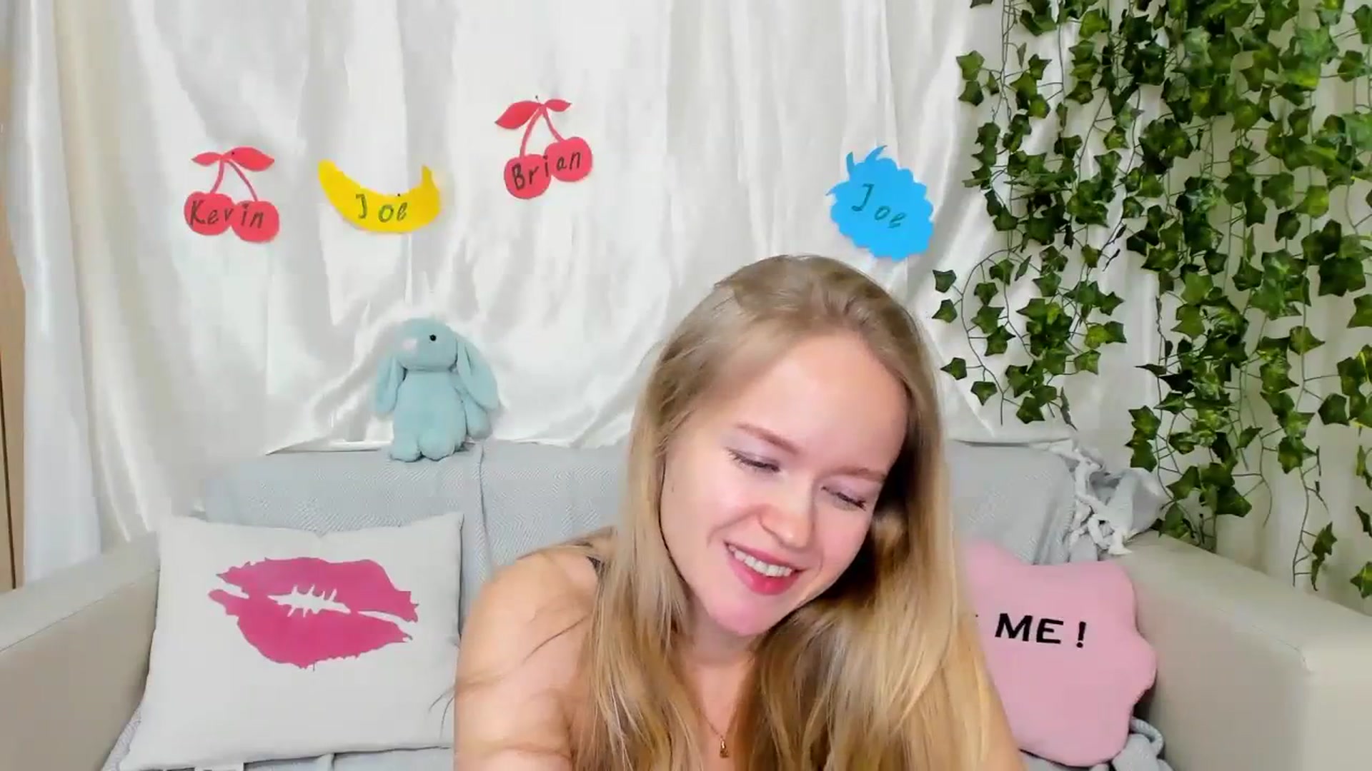 Gallery image thumbnail from Angel_Kristy's myfreecams stream on, 03/13/2024, 04:03 image 6 of 20