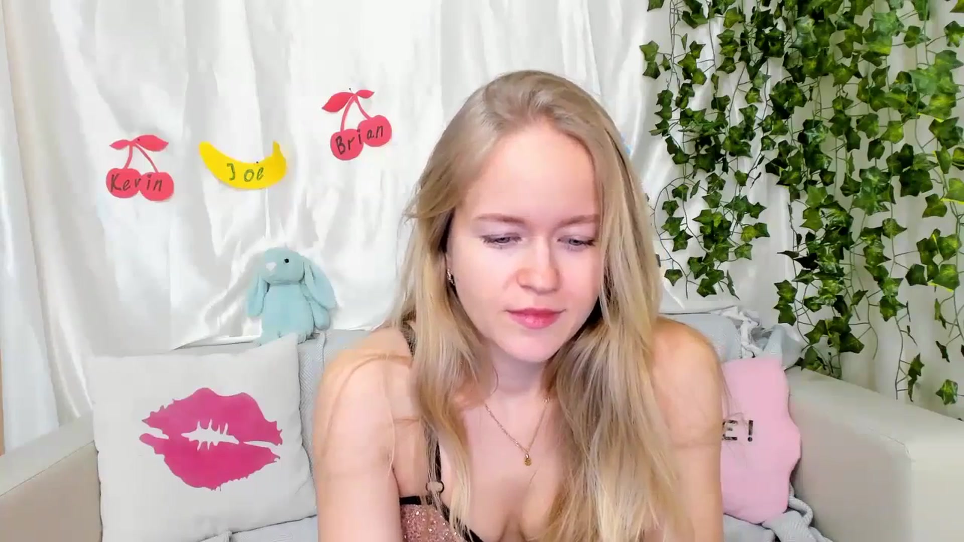 Gallery image thumbnail from Angel_Kristy's myfreecams stream on, 03/13/2024, 04:03 image 8 of 20