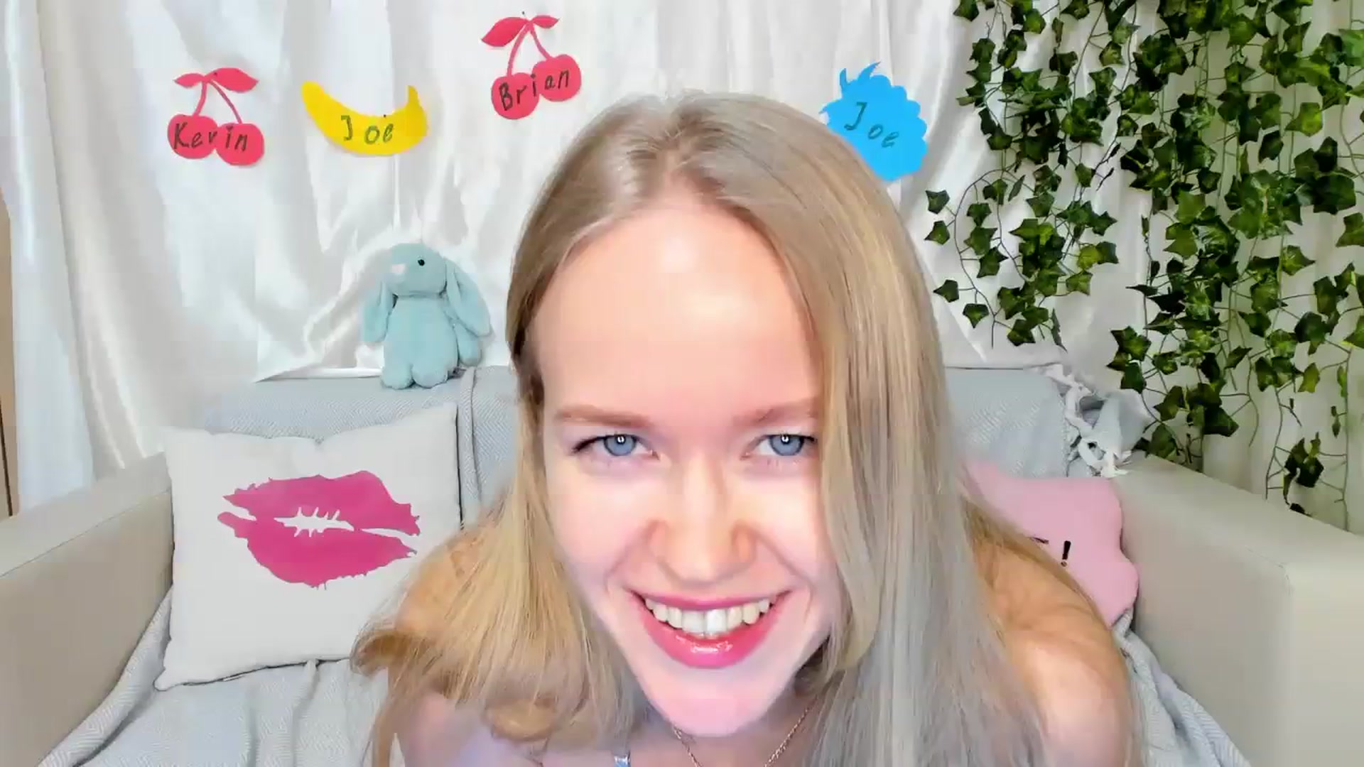 Gallery image thumbnail from Angel_Kristy's myfreecams stream on, 03/13/2024, 06:14 image 4 of 20