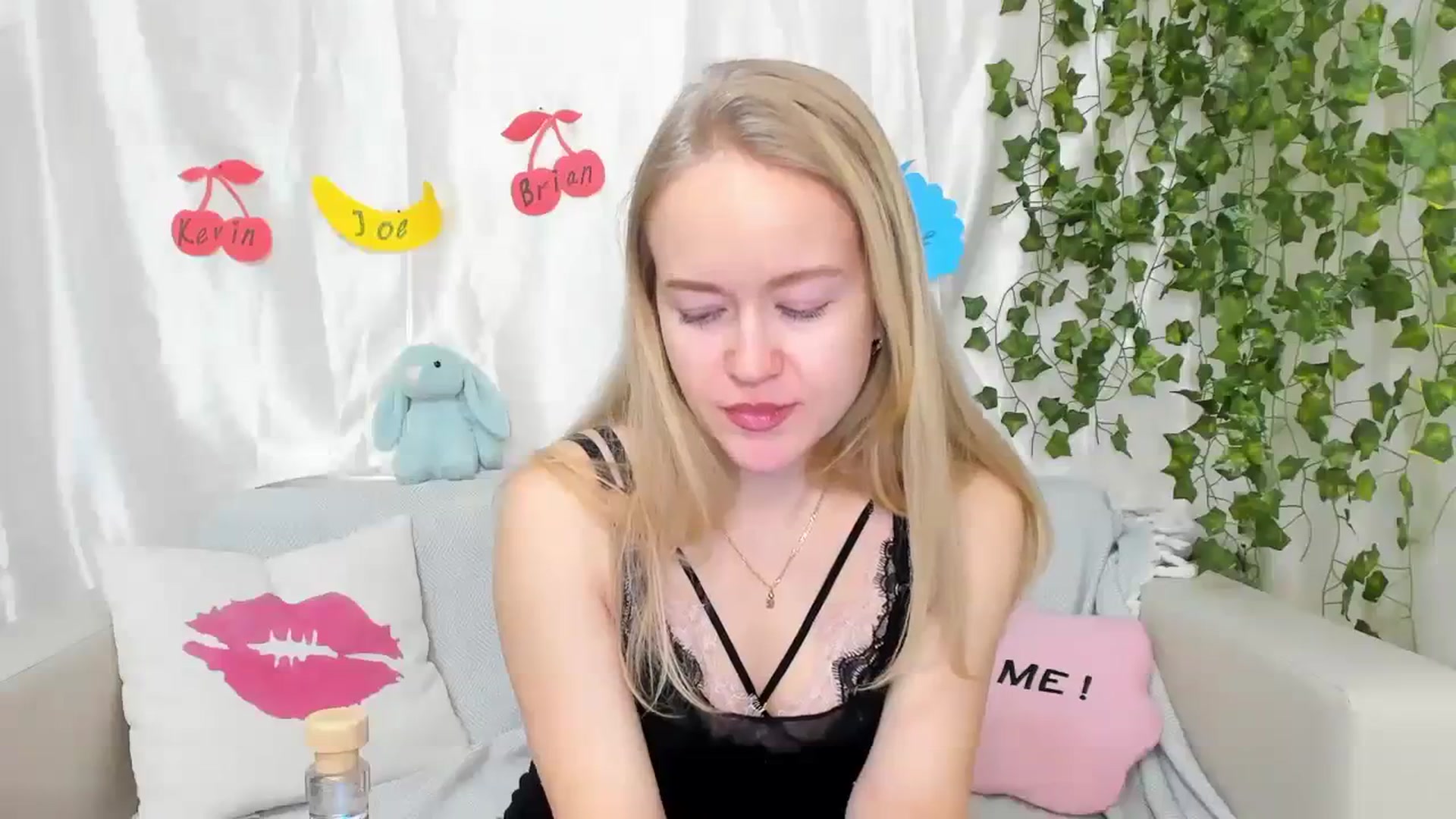 Gallery image thumbnail from Angel_Kristy's myfreecams stream on, 03/14/2024, 01:58 image 15 of 20