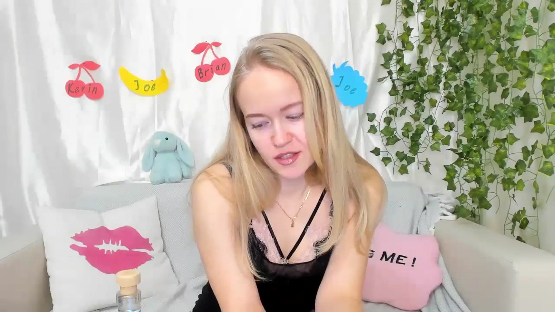 Gallery image thumbnail from Angel_Kristy's myfreecams stream on, 03/14/2024, 01:58 image 16 of 20