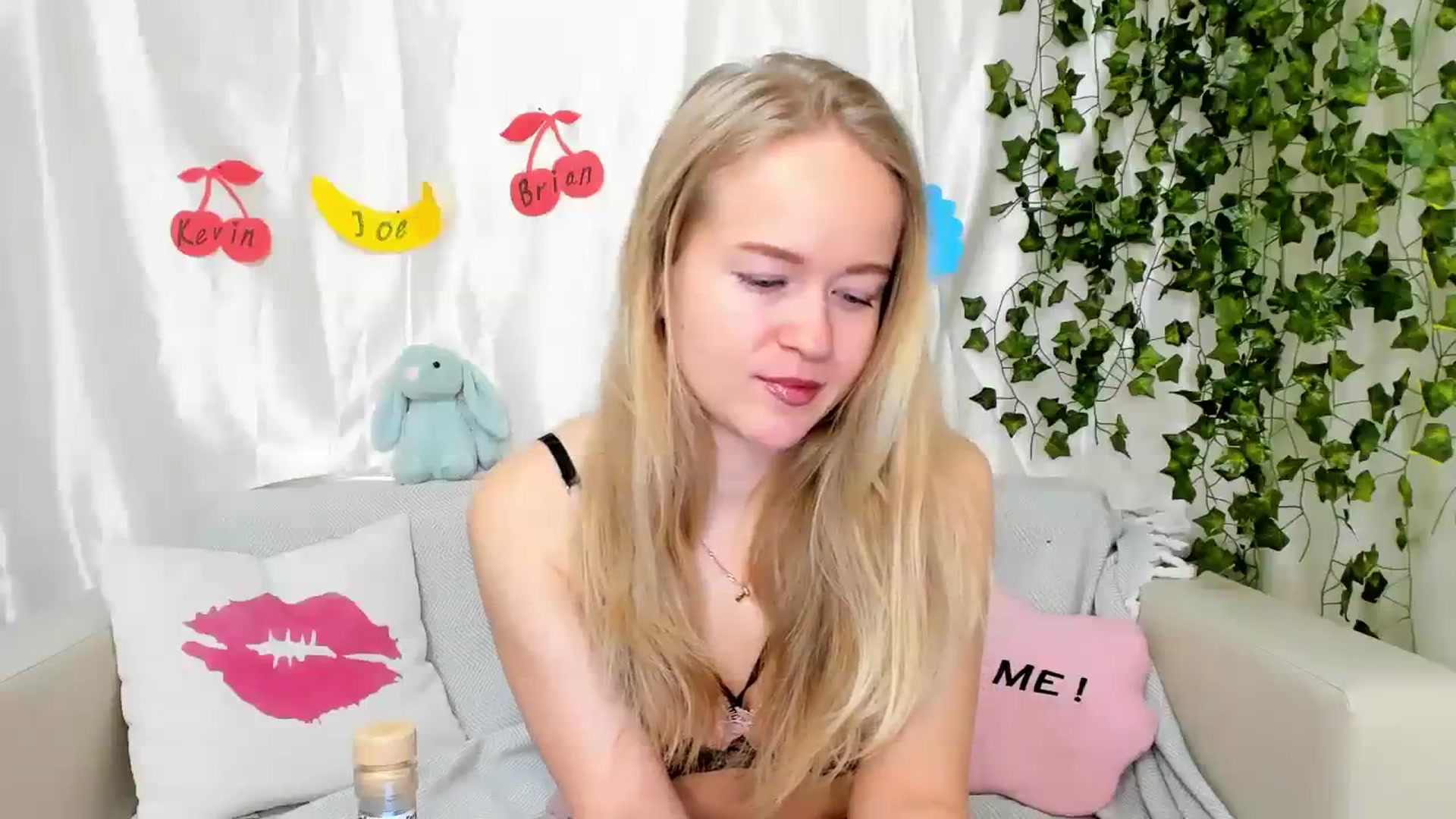 Gallery image thumbnail from Angel_Kristy's myfreecams stream on, 03/14/2024, 01:58 image 7 of 20