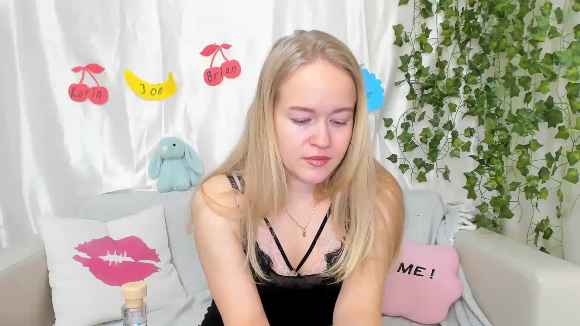 Gallery image thumbnail from Angel_Kristy's myfreecams stream on, 03/14/2024, 01:58 image 17 of 20