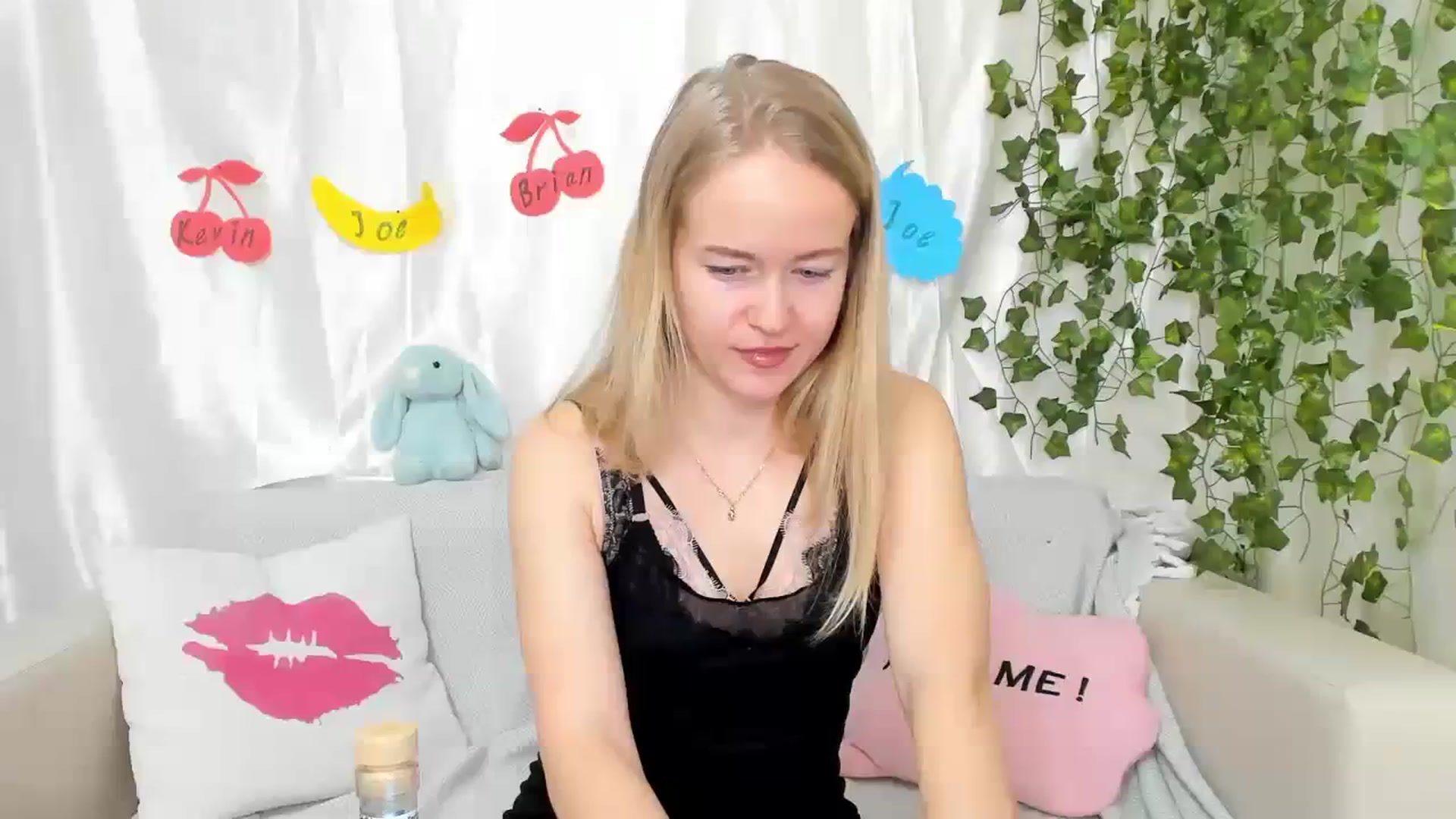 Gallery image thumbnail from Angel_Kristy's myfreecams stream on, 03/14/2024, 01:58 image 12 of 20