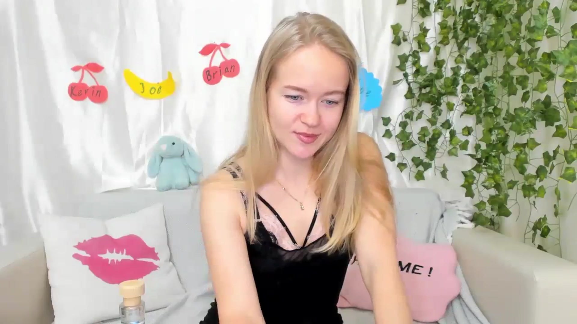 Gallery image thumbnail from Angel_Kristy's myfreecams stream on, 03/14/2024, 01:58 image 19 of 20