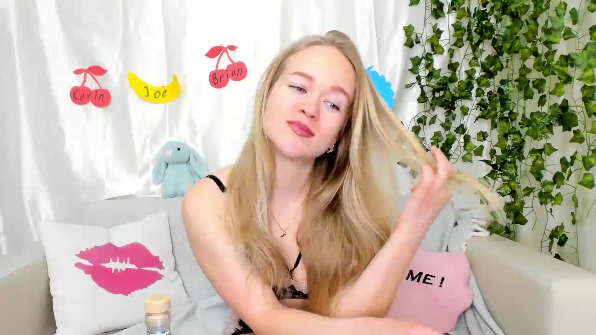 Gallery image thumbnail from Angel_Kristy's myfreecams stream on, 03/14/2024, 01:58 image 6 of 20