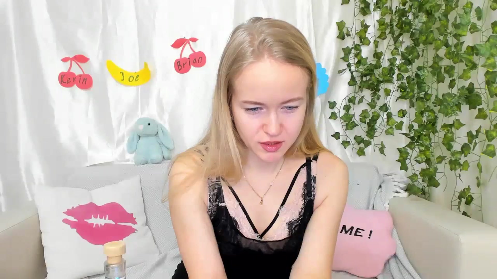 Gallery image thumbnail from Angel_Kristy's myfreecams stream on, 03/14/2024, 01:58 image 14 of 20