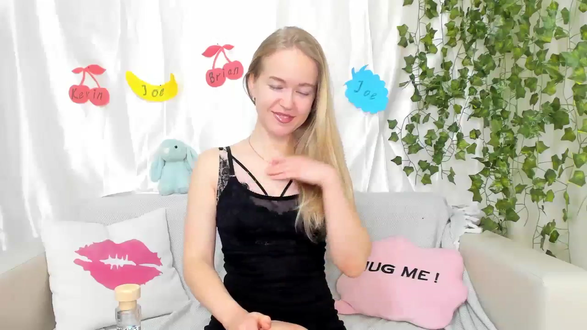Gallery image thumbnail from Angel_Kristy's myfreecams stream on, 03/14/2024, 01:58 image 20 of 20