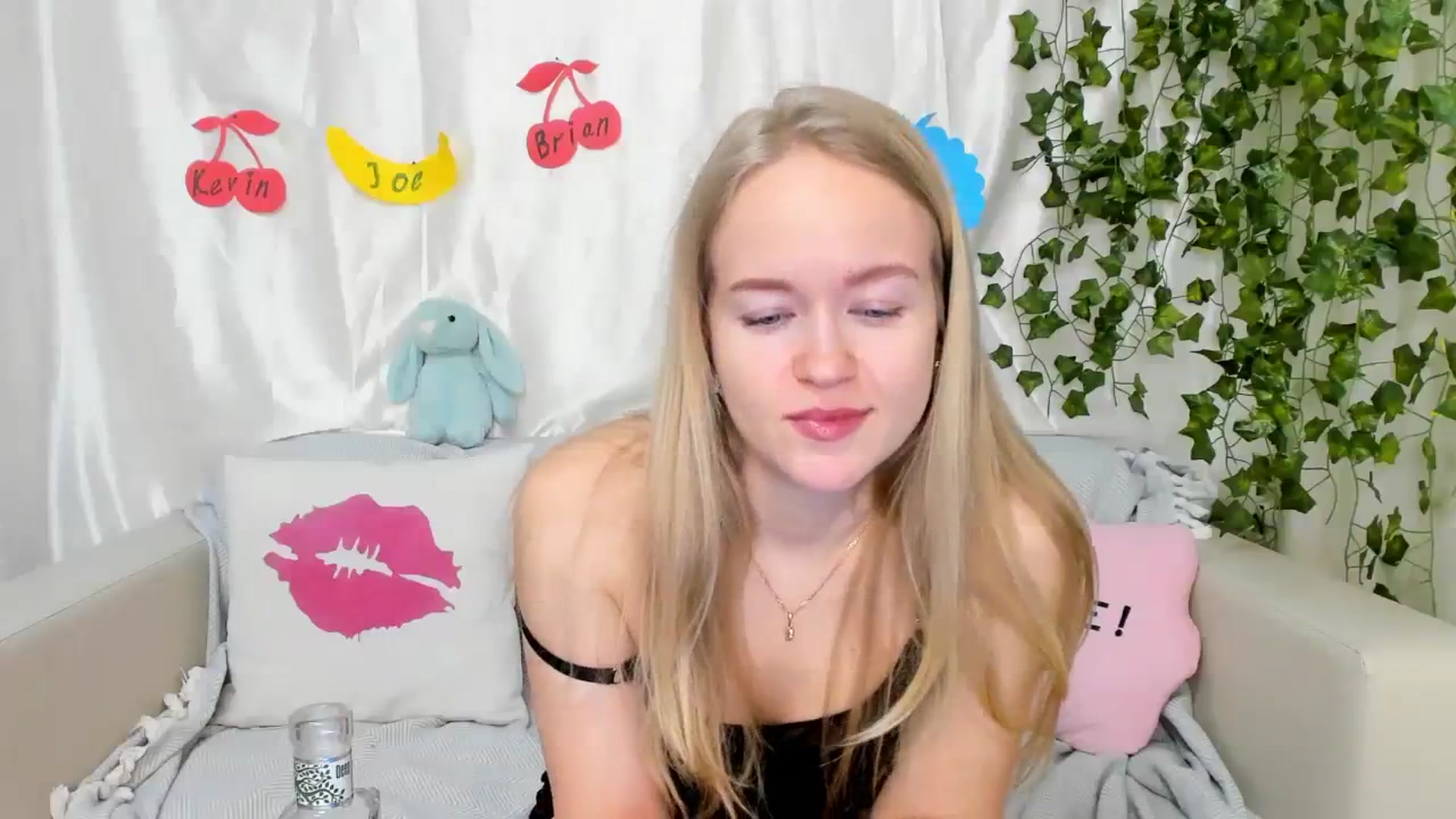 Gallery image thumbnail from Angel_Kristy's myfreecams stream on, 03/14/2024, 03:18 image 6 of 20