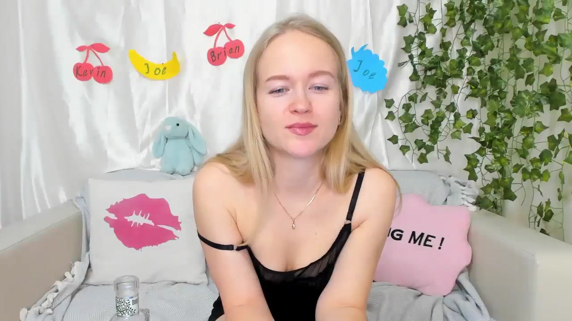 Gallery image thumbnail from Angel_Kristy's myfreecams stream on, 03/14/2024, 03:18 image 11 of 20