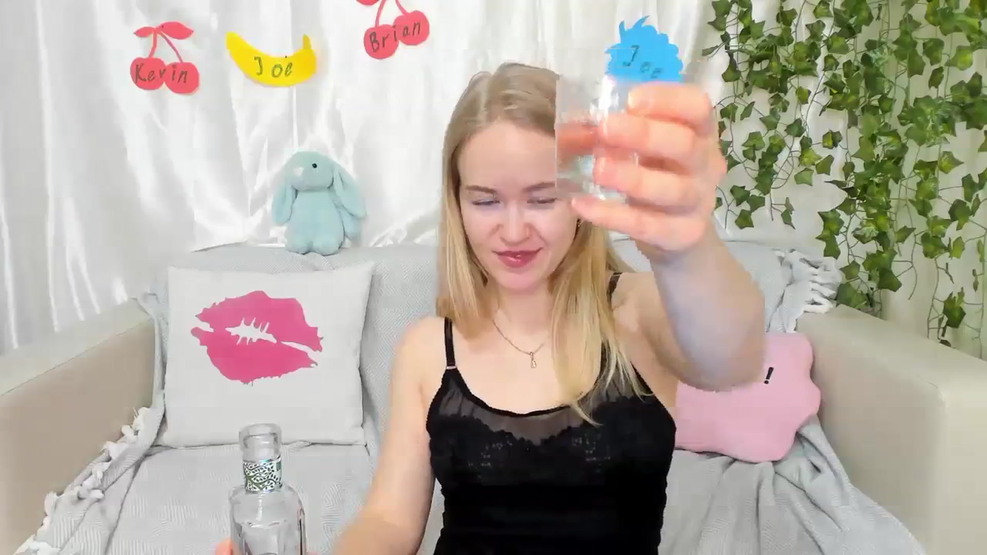 Gallery image thumbnail from Angel_Kristy's myfreecams stream on, 03/14/2024, 03:18 image 17 of 20