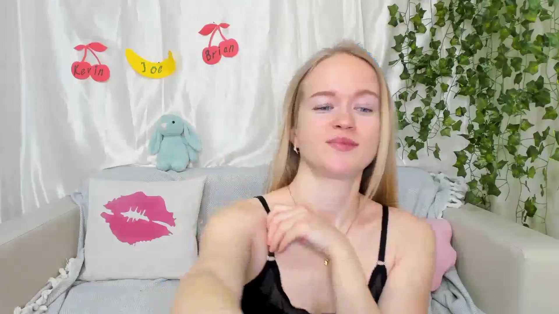 Gallery image thumbnail from Angel_Kristy's myfreecams stream on, 03/14/2024, 03:18 image 14 of 20