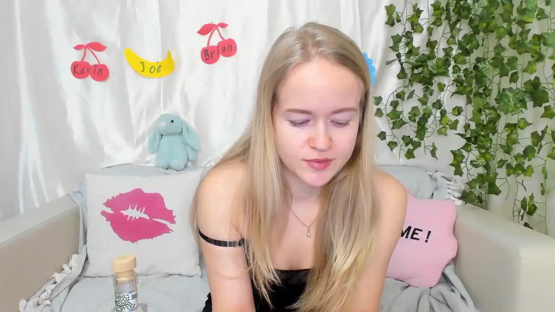 Gallery image thumbnail from Angel_Kristy's myfreecams stream on, 03/14/2024, 03:18 image 4 of 20