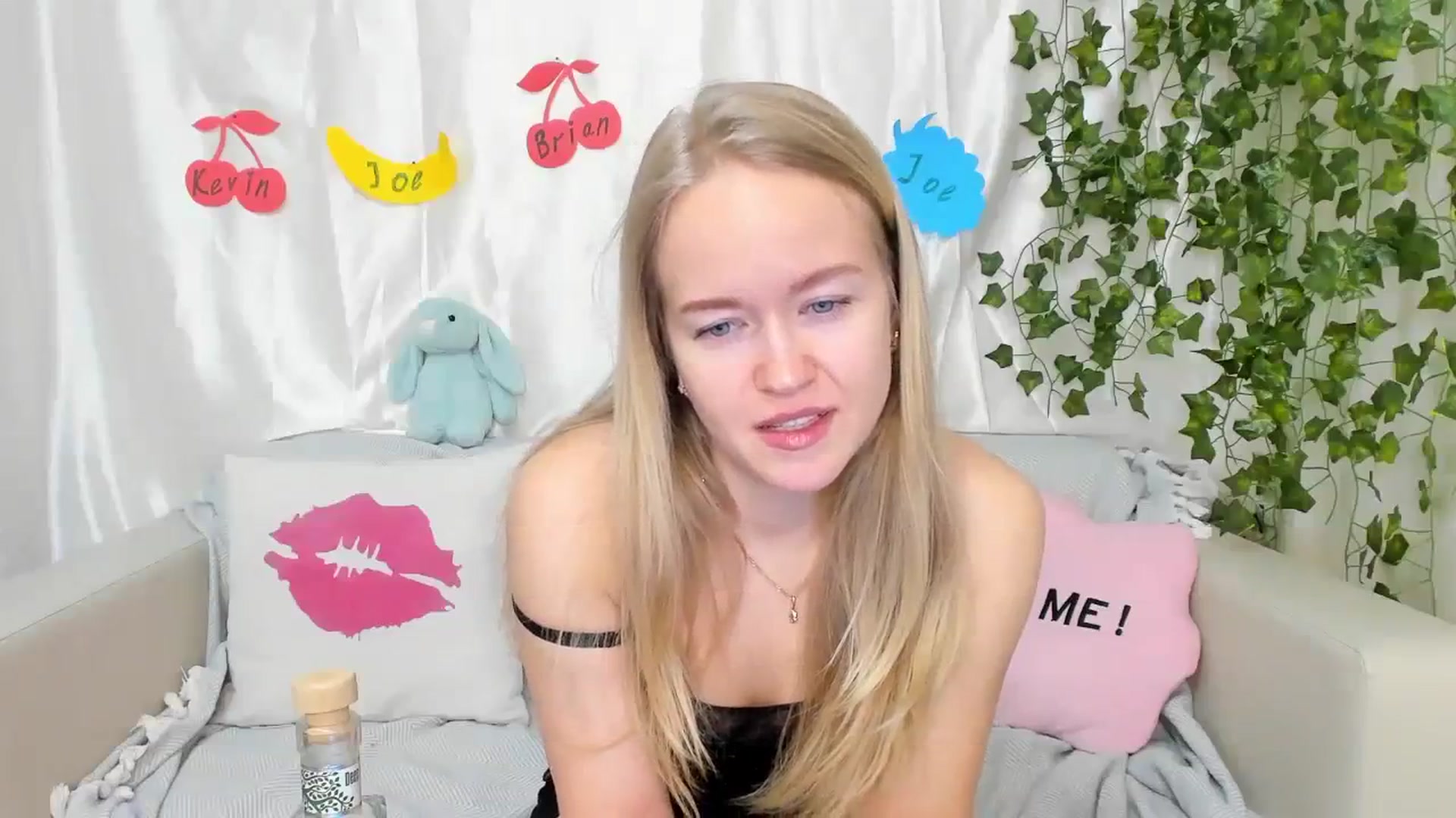 Gallery image thumbnail from Angel_Kristy's myfreecams stream on, 03/14/2024, 03:18 image 2 of 20