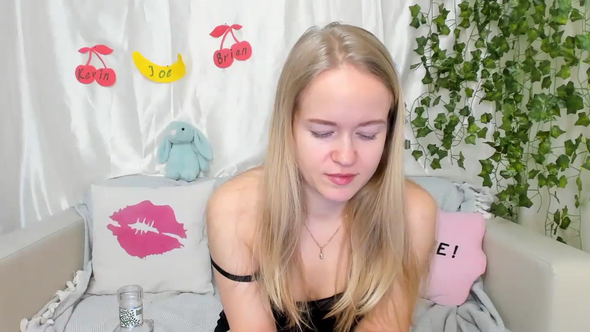 Gallery image thumbnail from Angel_Kristy's myfreecams stream on, 03/14/2024, 03:18 image 8 of 20