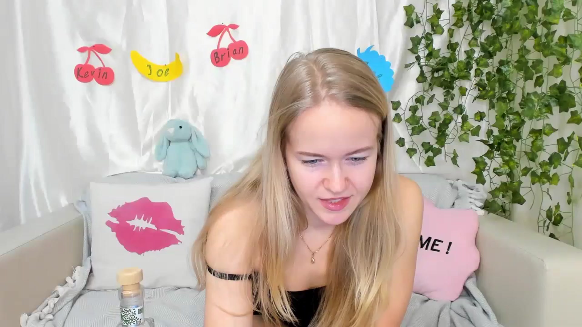 Gallery image thumbnail from Angel_Kristy's myfreecams stream on, 03/14/2024, 03:18 image 1 of 20