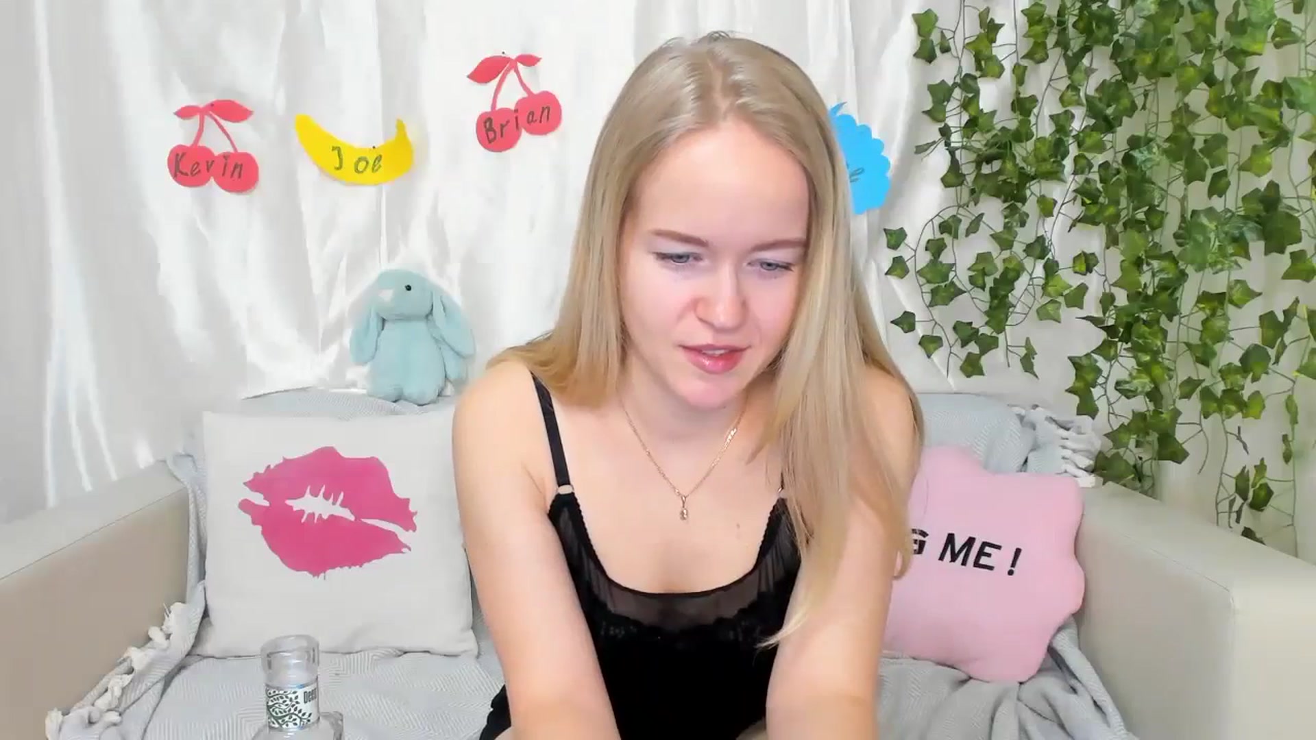 Gallery image thumbnail from Angel_Kristy's myfreecams stream on, 03/14/2024, 03:18 image 9 of 20