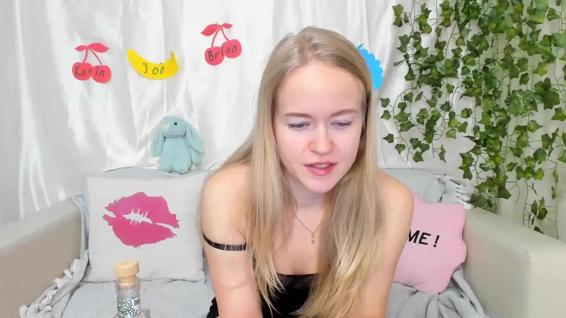Gallery image thumbnail from Angel_Kristy's myfreecams stream on, 03/14/2024, 03:18 image 3 of 20
