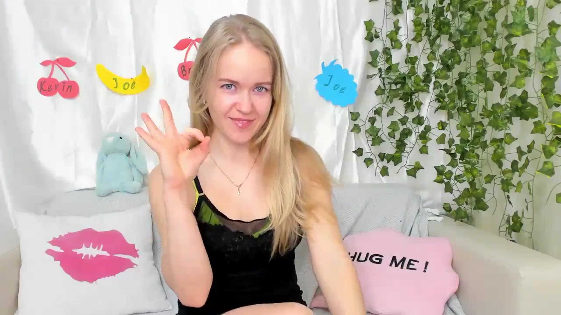 Gallery image thumbnail from Angel_Kristy's myfreecams stream on, 03/18/2024, 02:42 image 16 of 20