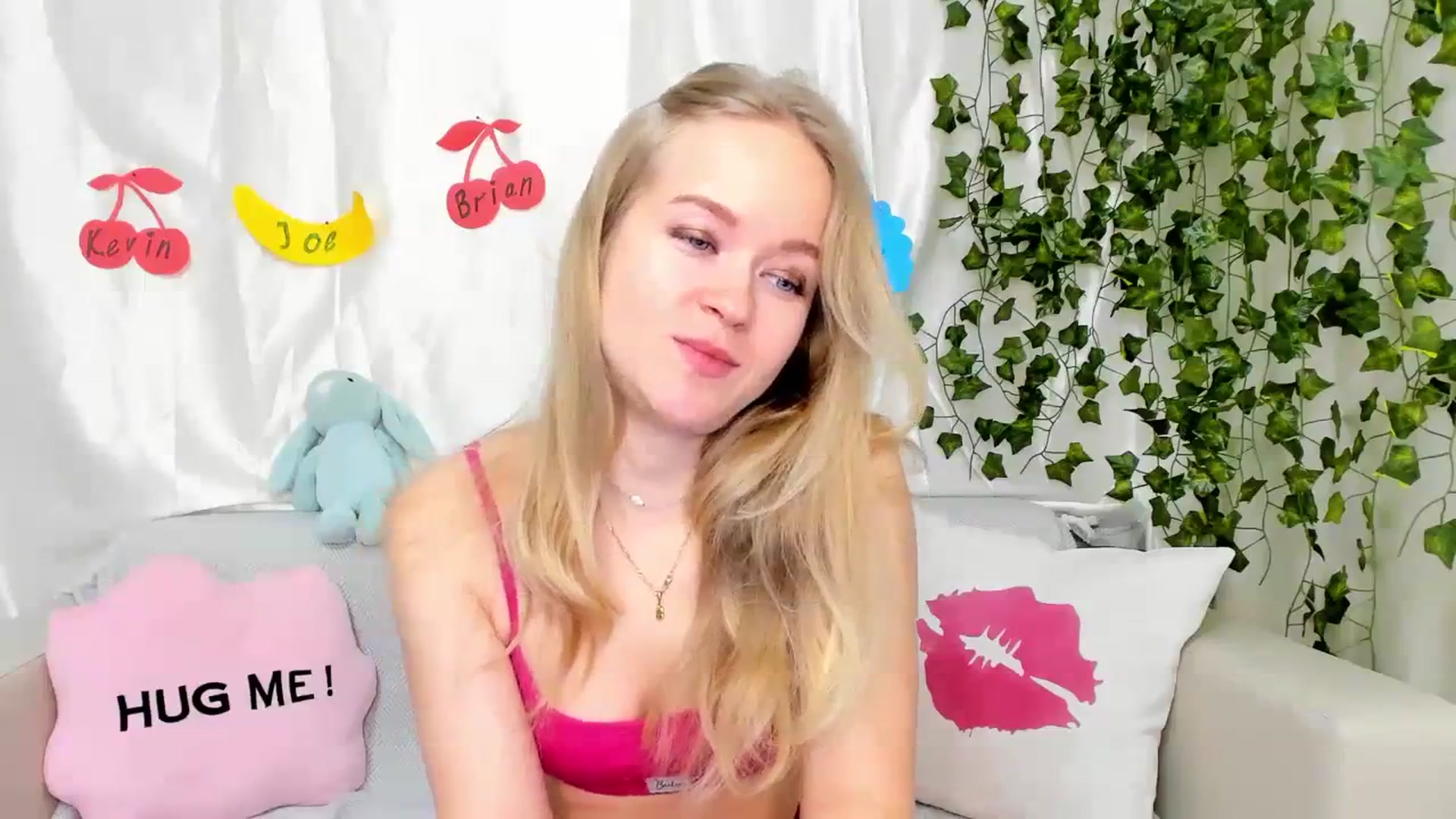 Gallery image thumbnail from Angel_Kristy's myfreecams stream on, 03/19/2024, 01:38 image 4 of 20