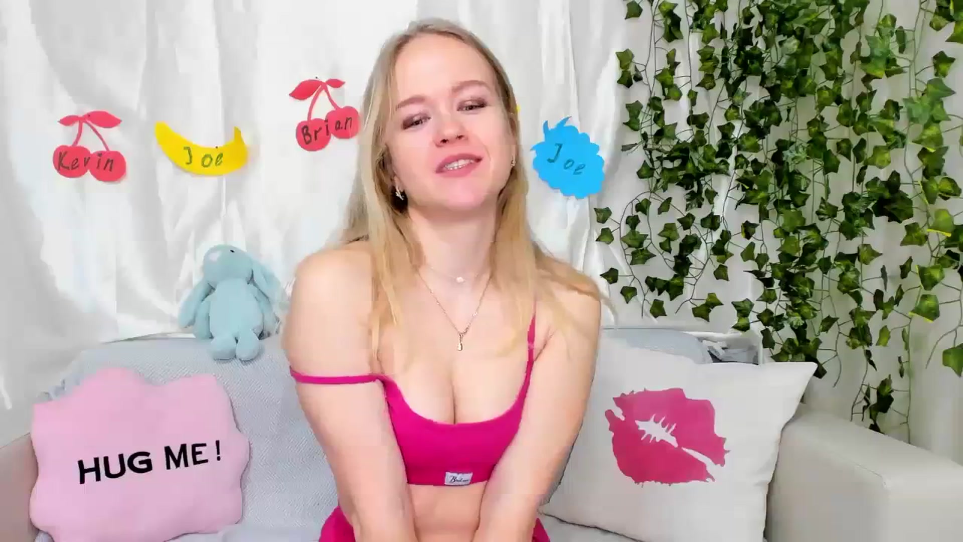 Gallery image thumbnail from Angel_Kristy's myfreecams stream on, 03/19/2024, 01:38 image 6 of 20