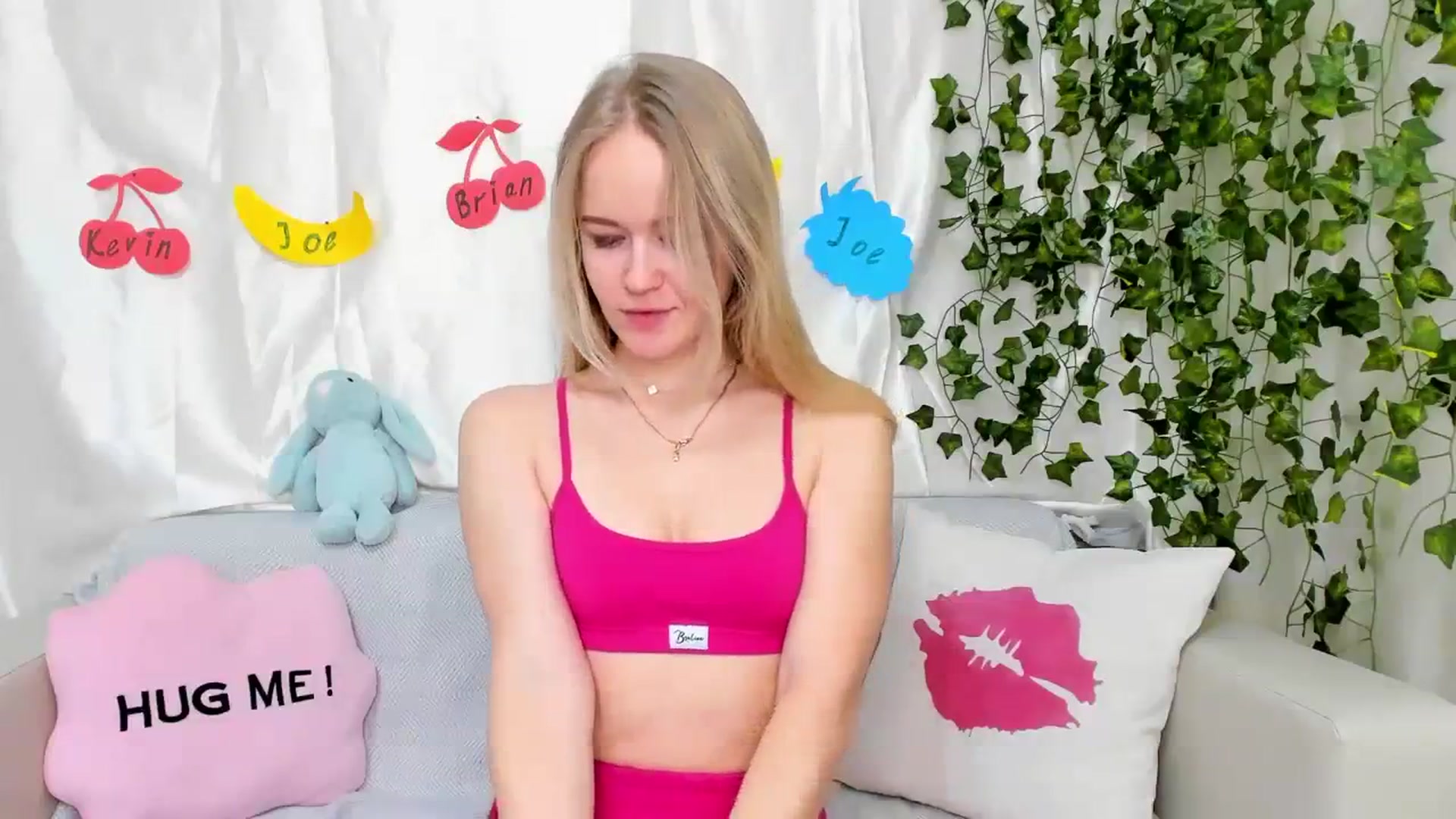 Gallery image thumbnail from Angel_Kristy's myfreecams stream on, 03/19/2024, 01:38 image 5 of 20