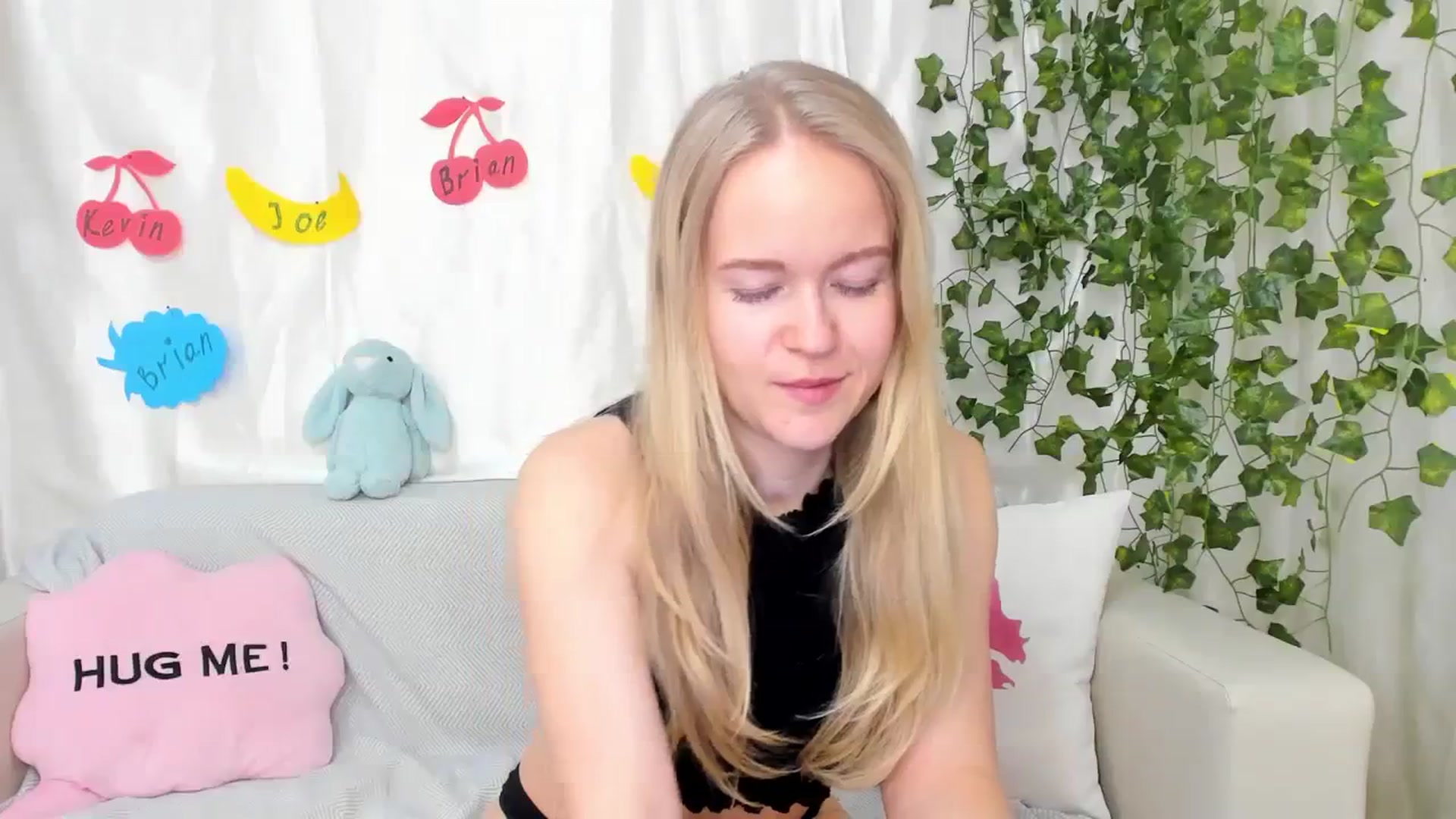 Gallery image thumbnail from Angel_Kristy's myfreecams stream on, 03/27/2024, 04:38 image 16 of 20