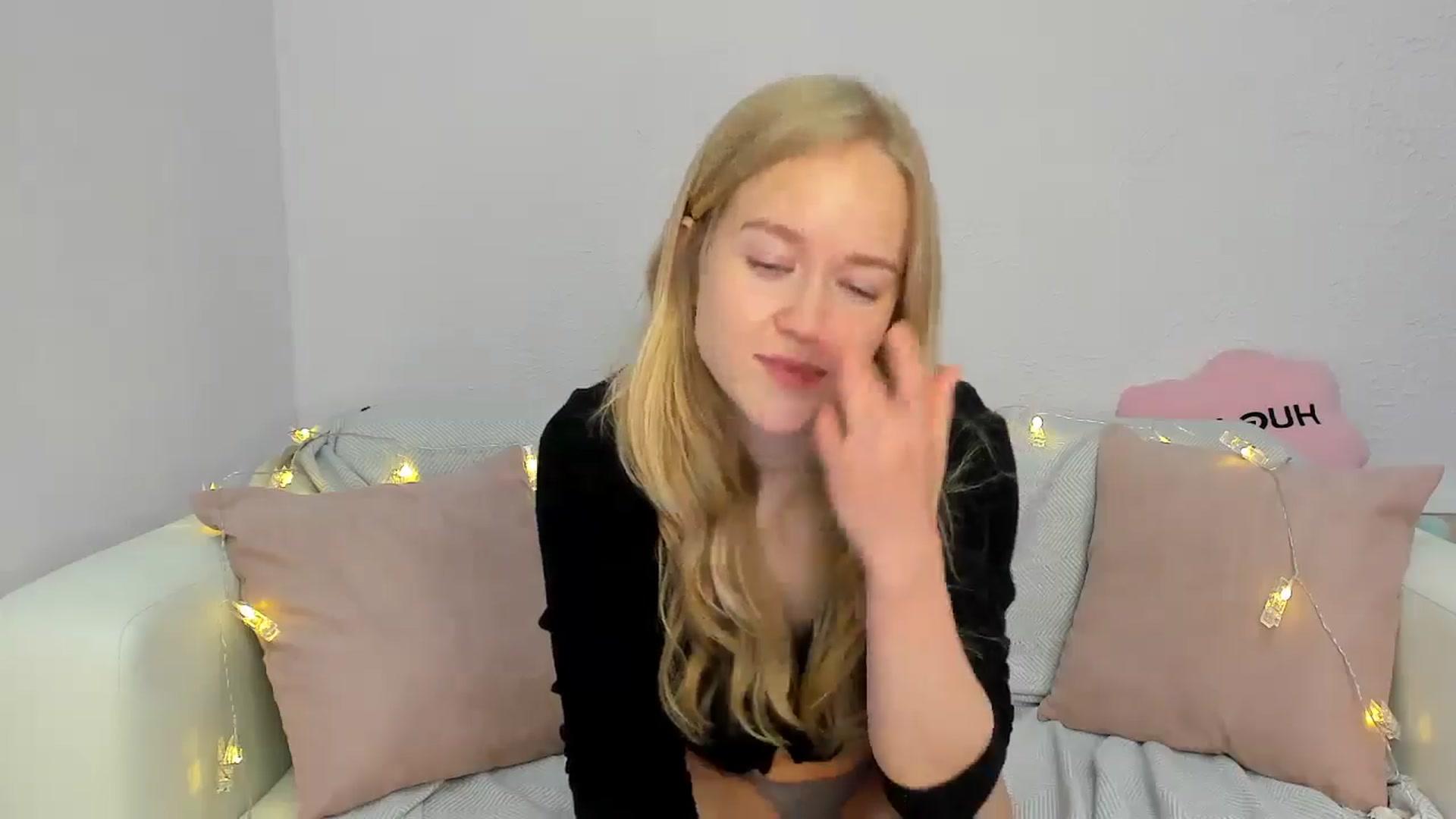 Gallery image thumbnail from Angel_Kristy's myfreecams stream on, 05/31/2024, 03:09 image 16 of 20