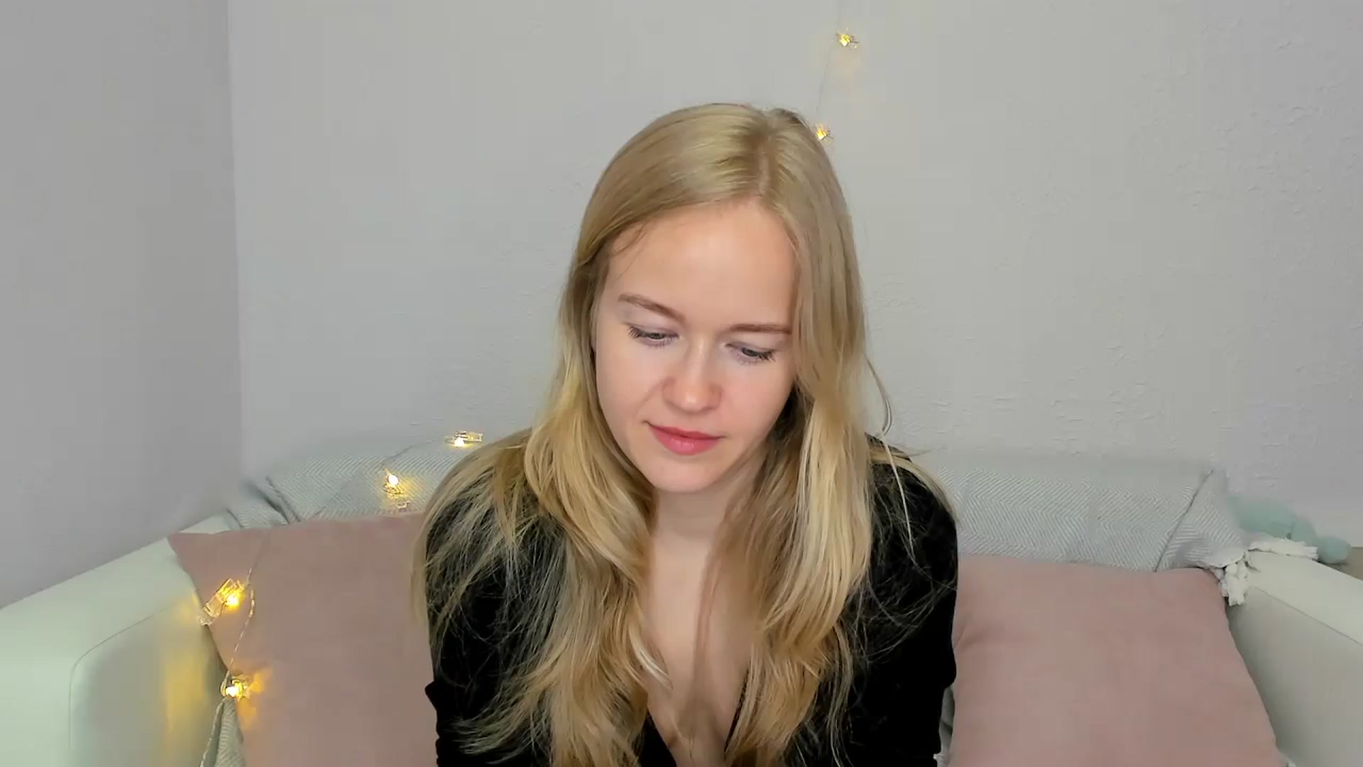 Gallery image thumbnail from Angel_Kristy's myfreecams stream on, 05/31/2024, 06:54 image 1 of 20