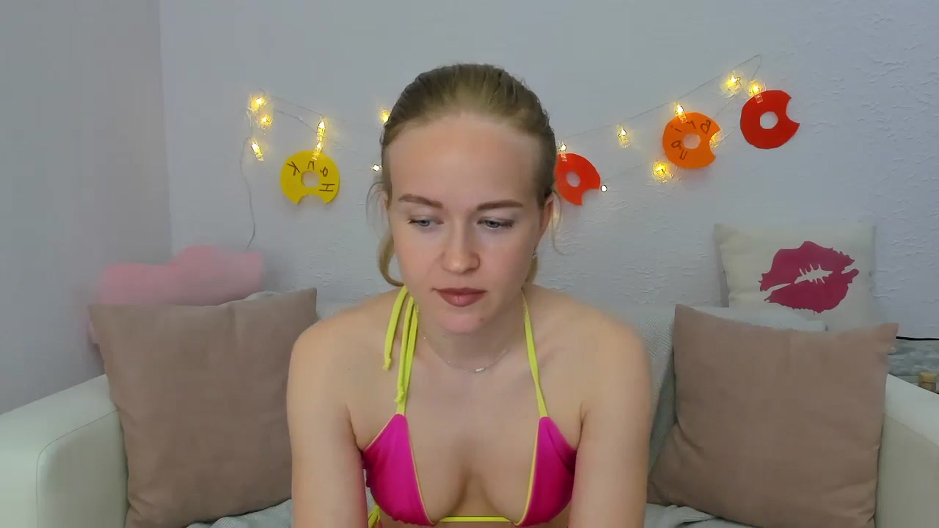Gallery image thumbnail from Angel_Kristy's myfreecams stream on, 06/10/2024, 05:07 image 15 of 20