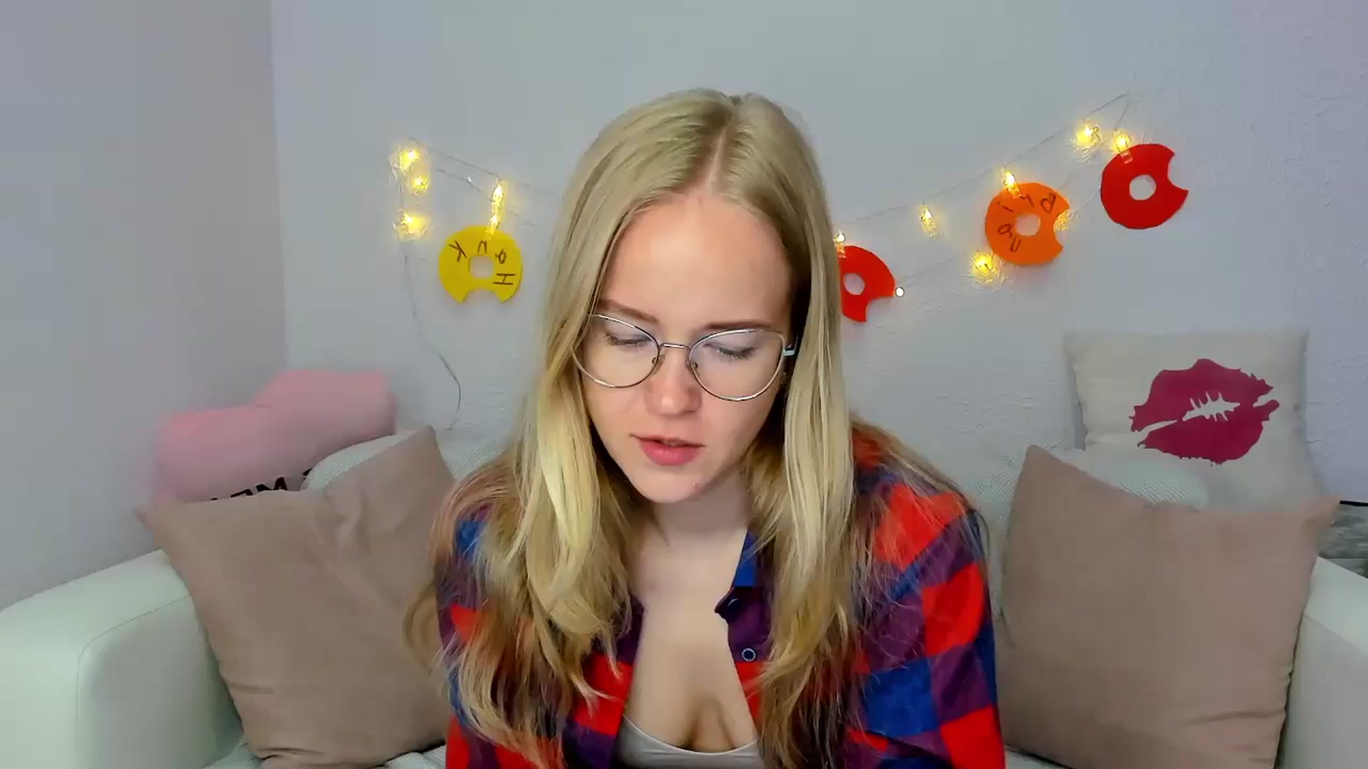 Gallery image thumbnail from Angel_Kristy's myfreecams stream on, 06/11/2024, 02:35 image 3 of 20