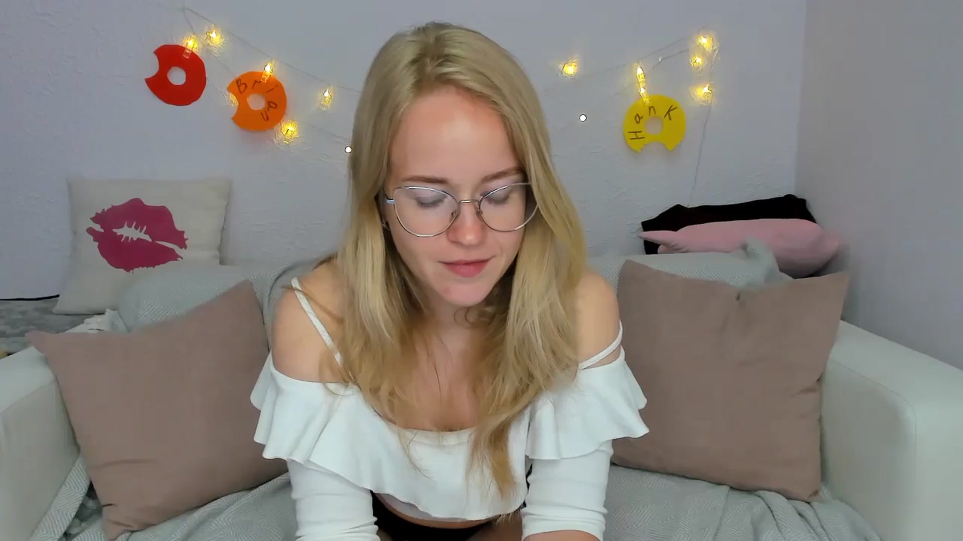 Gallery image thumbnail from Angel_Kristy's myfreecams stream on, 06/11/2024, 06:50 image 2 of 20