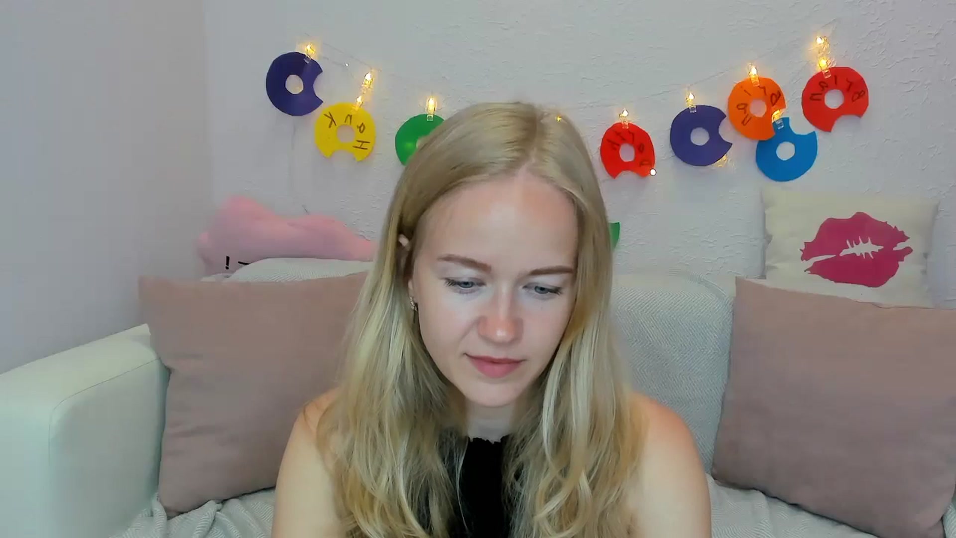 Gallery image thumbnail from Angel_Kristy's myfreecams stream on, 06/19/2024, 01:50 image 20 of 20