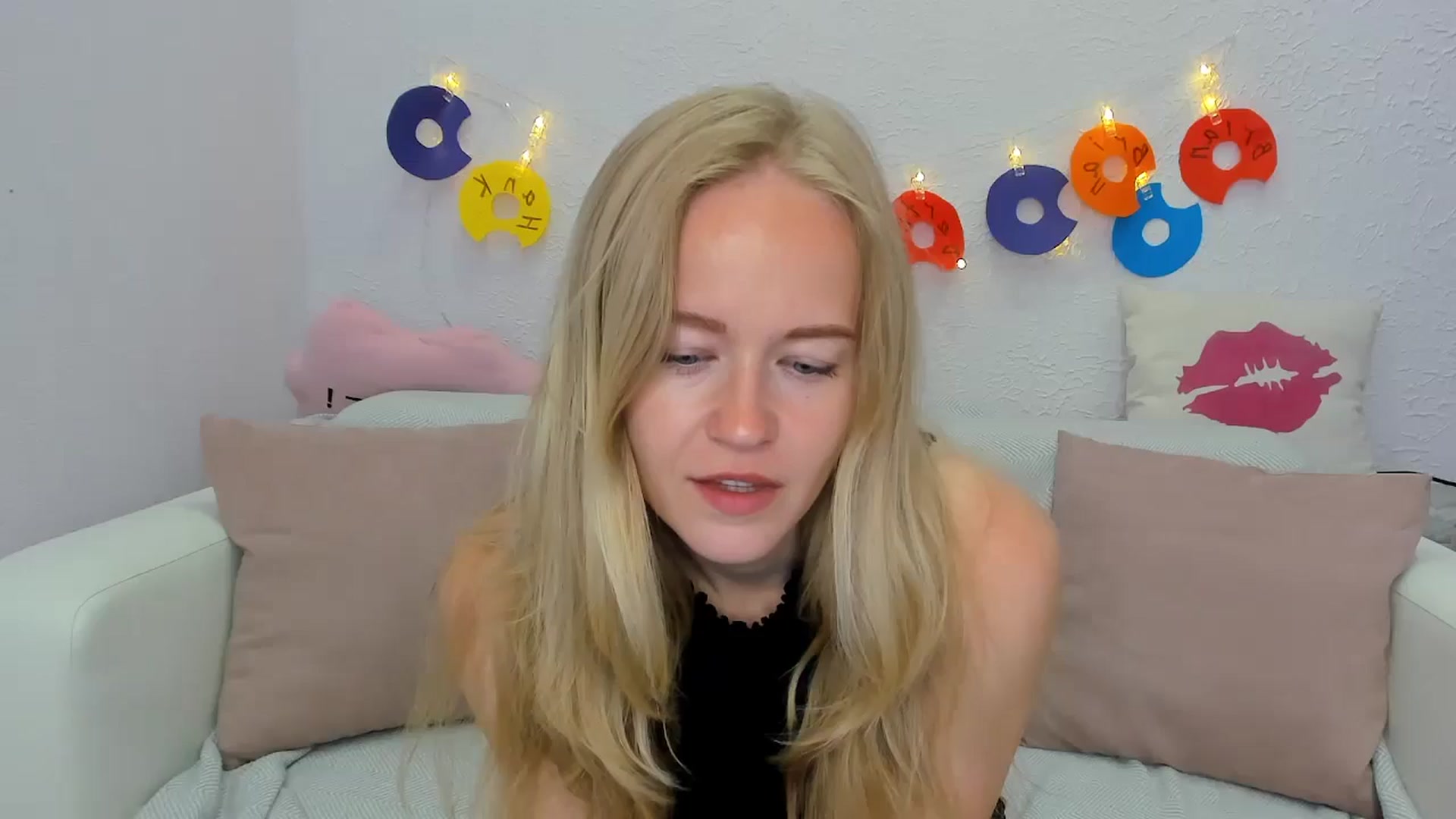 Gallery image thumbnail from Angel_Kristy's myfreecams stream on, 06/19/2024, 01:50 image 1 of 20