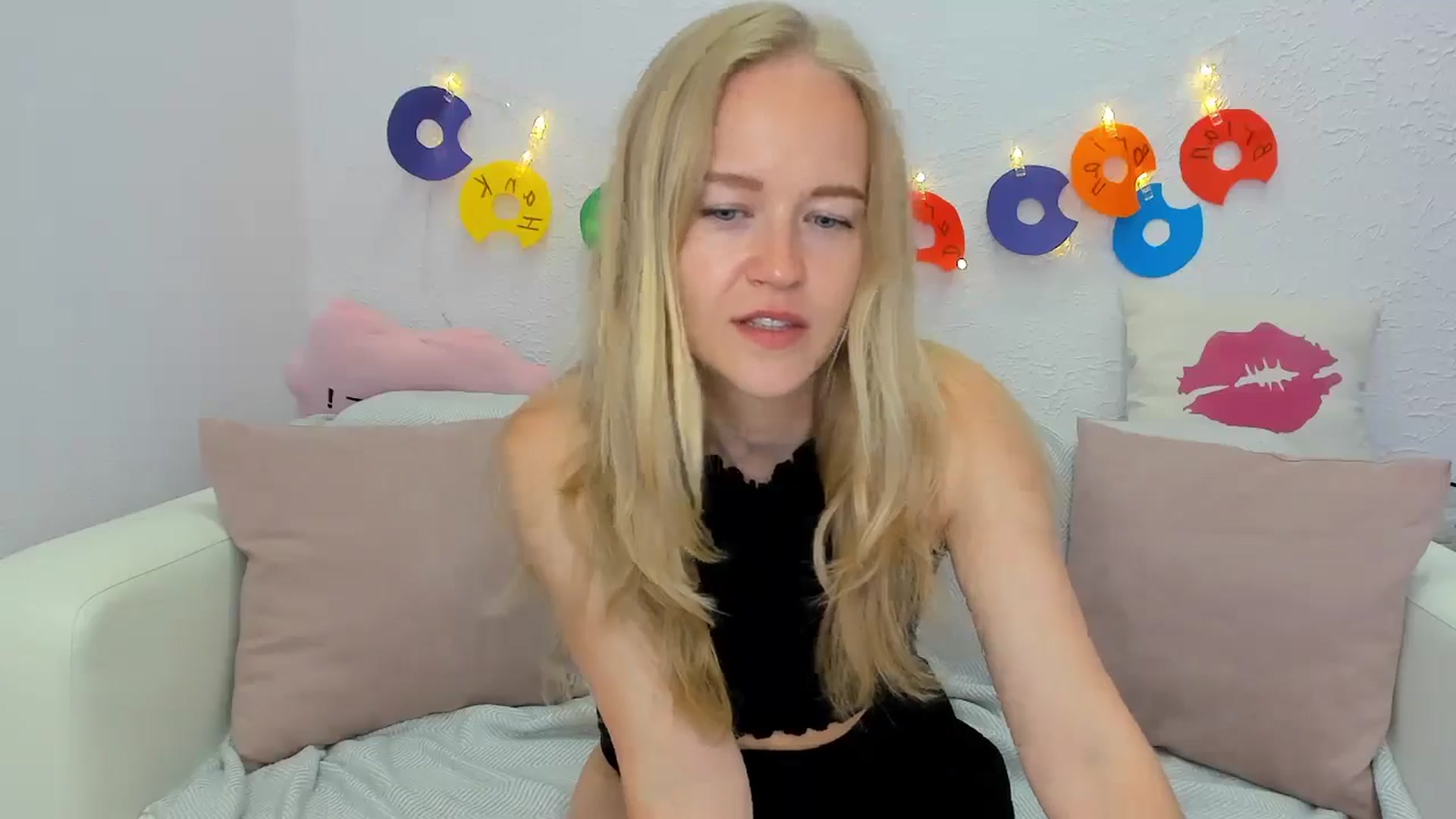 Gallery image thumbnail from Angel_Kristy's myfreecams stream on, 06/19/2024, 01:50 image 11 of 20