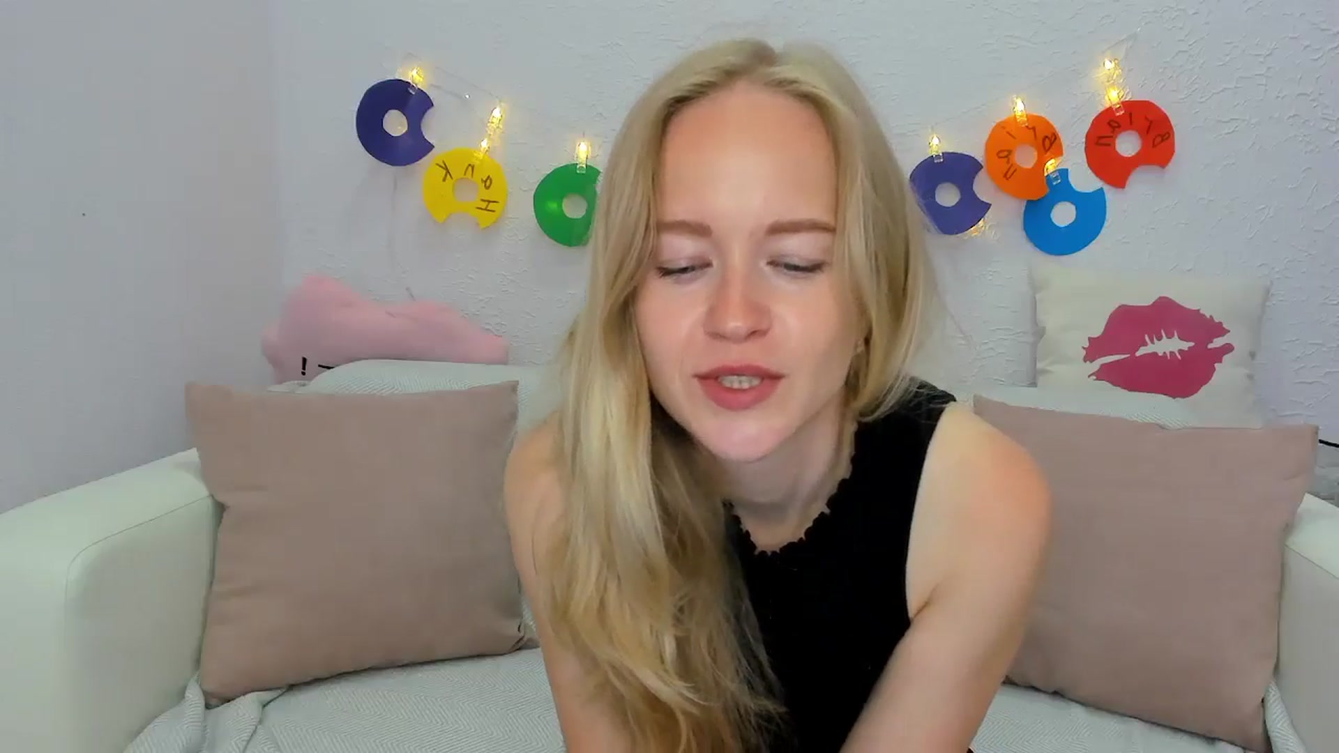 Gallery image thumbnail from Angel_Kristy's myfreecams stream on, 06/19/2024, 01:50 image 4 of 20