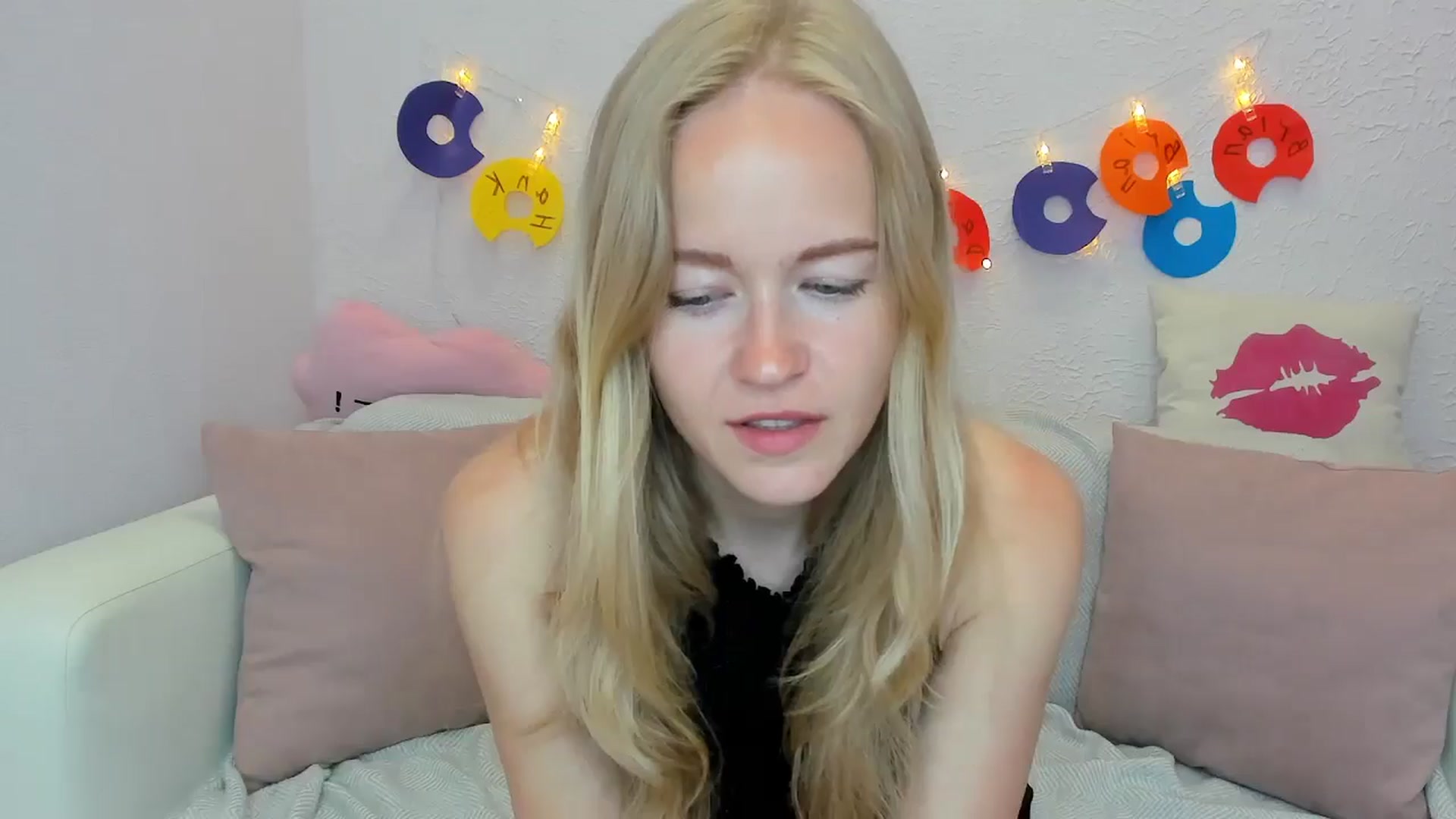 Gallery image thumbnail from Angel_Kristy's myfreecams stream on, 06/19/2024, 01:50 image 13 of 20