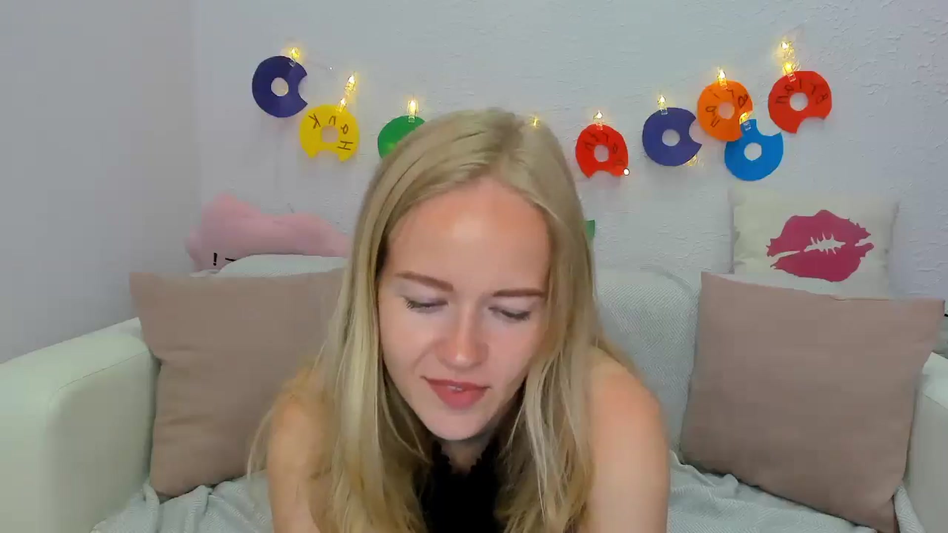 Gallery image thumbnail from Angel_Kristy's myfreecams stream on, 06/19/2024, 01:50 image 10 of 20