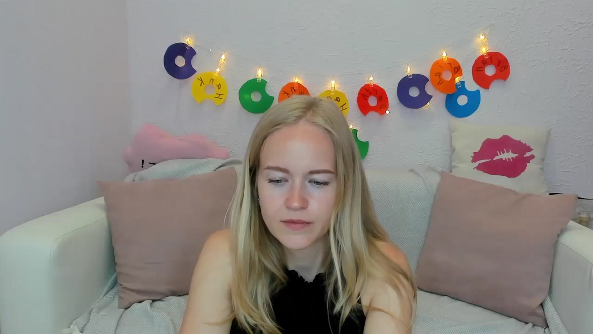 Gallery image thumbnail from Angel_Kristy's myfreecams stream on, 06/19/2024, 02:33 image 14 of 20