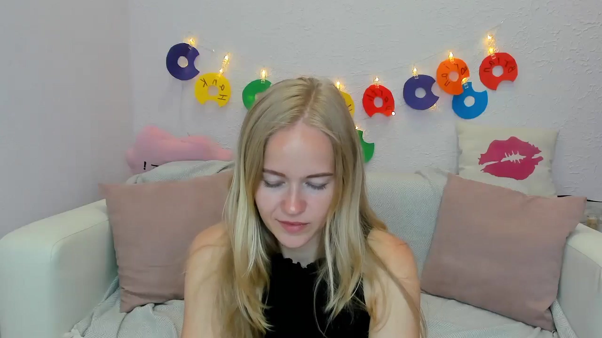 Gallery image thumbnail from Angel_Kristy's myfreecams stream on, 06/19/2024, 02:33 image 15 of 20