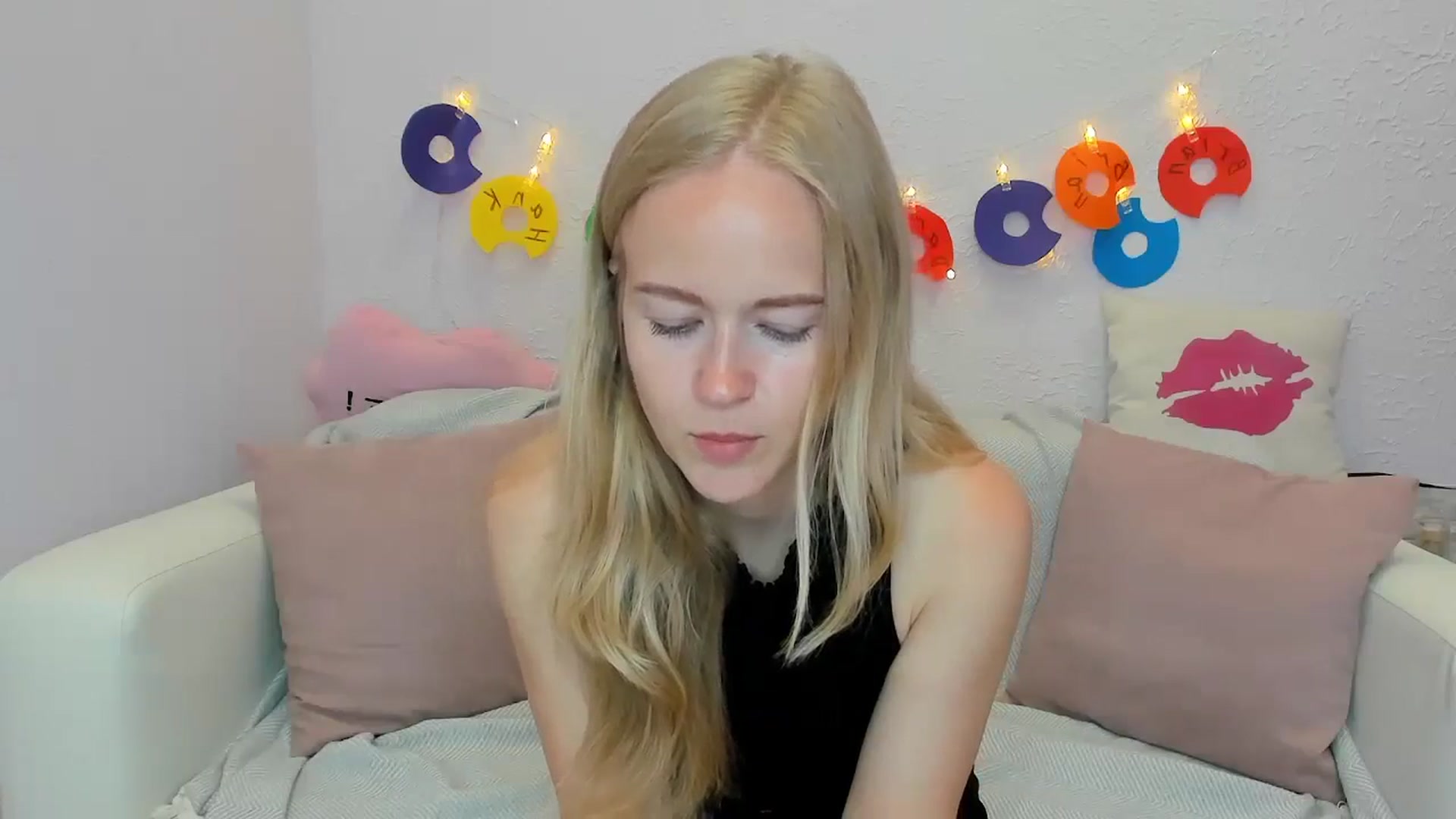 Gallery image thumbnail from Angel_Kristy's myfreecams stream on, 06/19/2024, 02:33 image 5 of 20