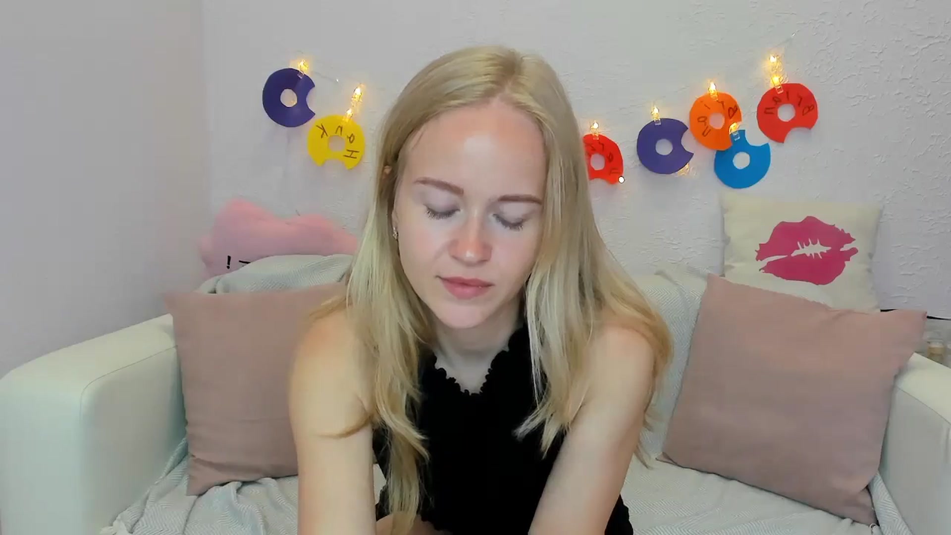 Gallery image thumbnail from Angel_Kristy's myfreecams stream on, 06/19/2024, 02:33 image 19 of 20